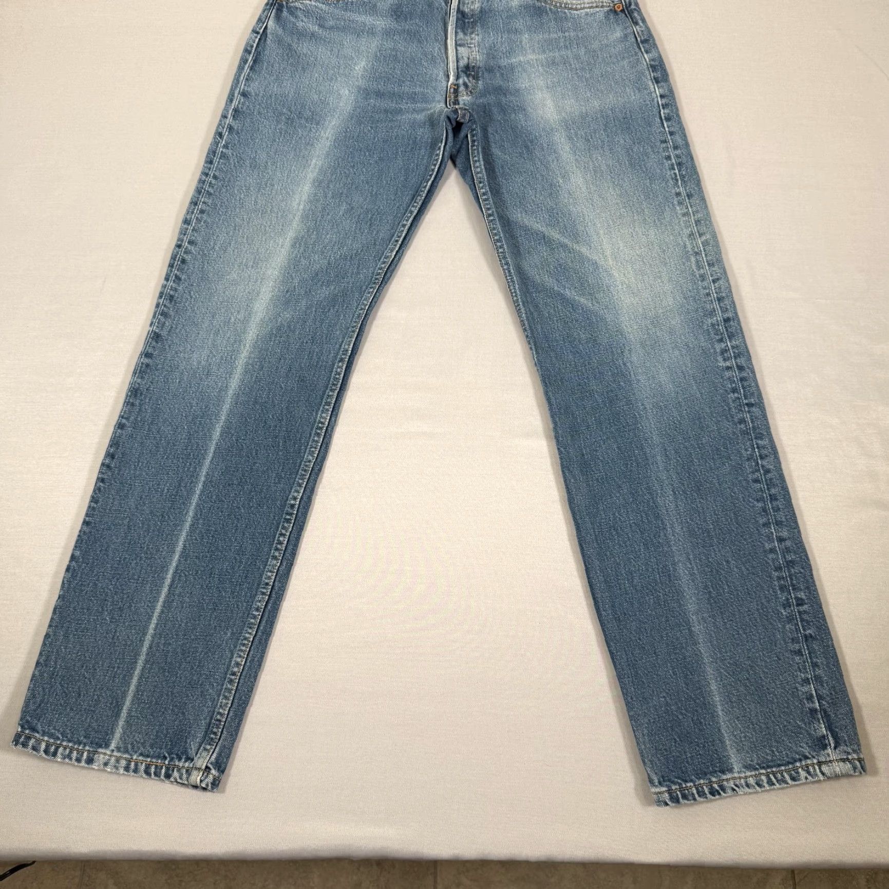 Levi's VINTAGE Levi's 501 Jeans Men 34x32 Blue Denim Pants Straight 90s United States Regular Fit 5-Pocket Size US 34 / EU 50 - 4 Thumbnail