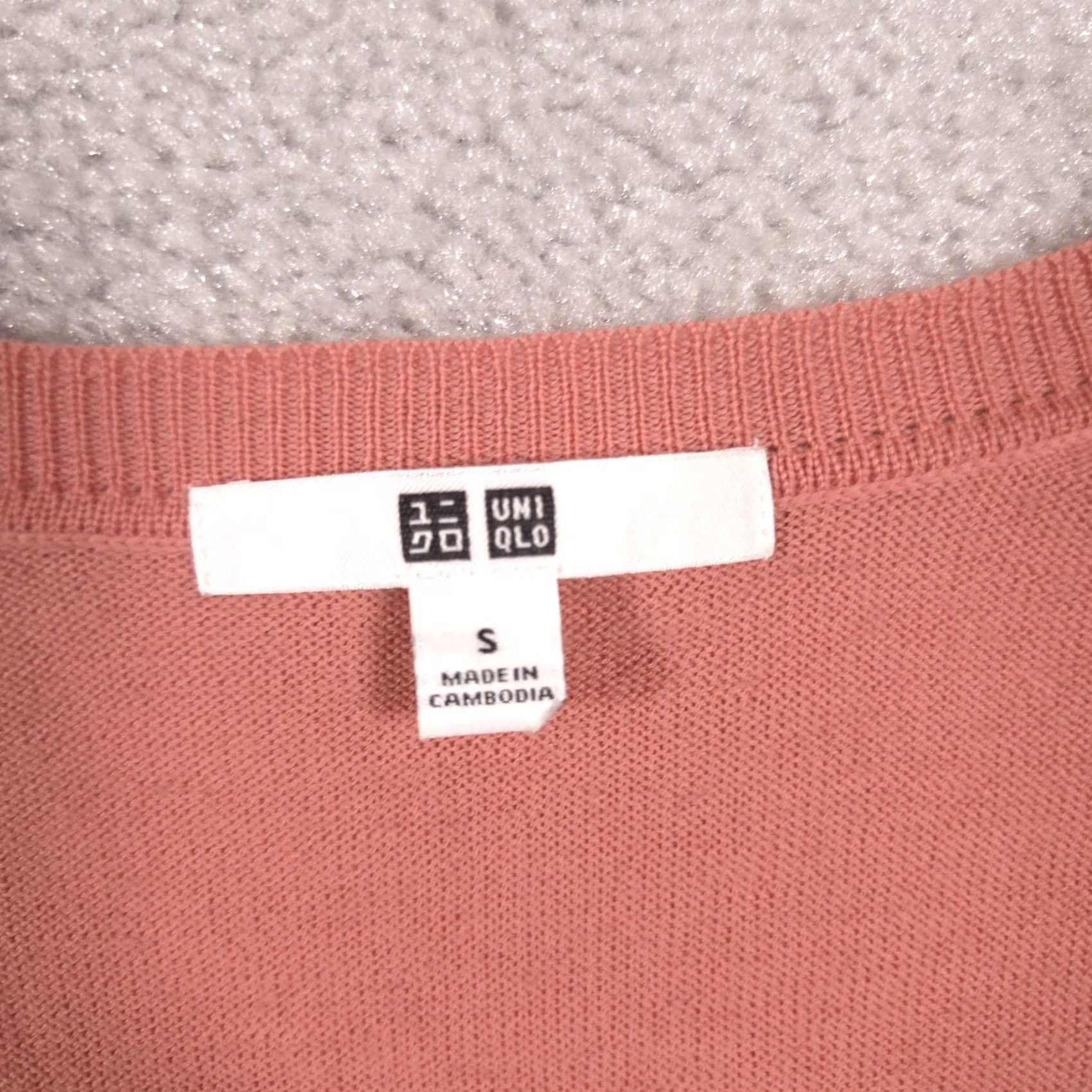 Uniqlo Uniqlo Sweater Womens S Pink Wool V Neck Lightweight Knit Pullover Long Sleeve Size S / US 4 / IT 40 - 5 Thumbnail