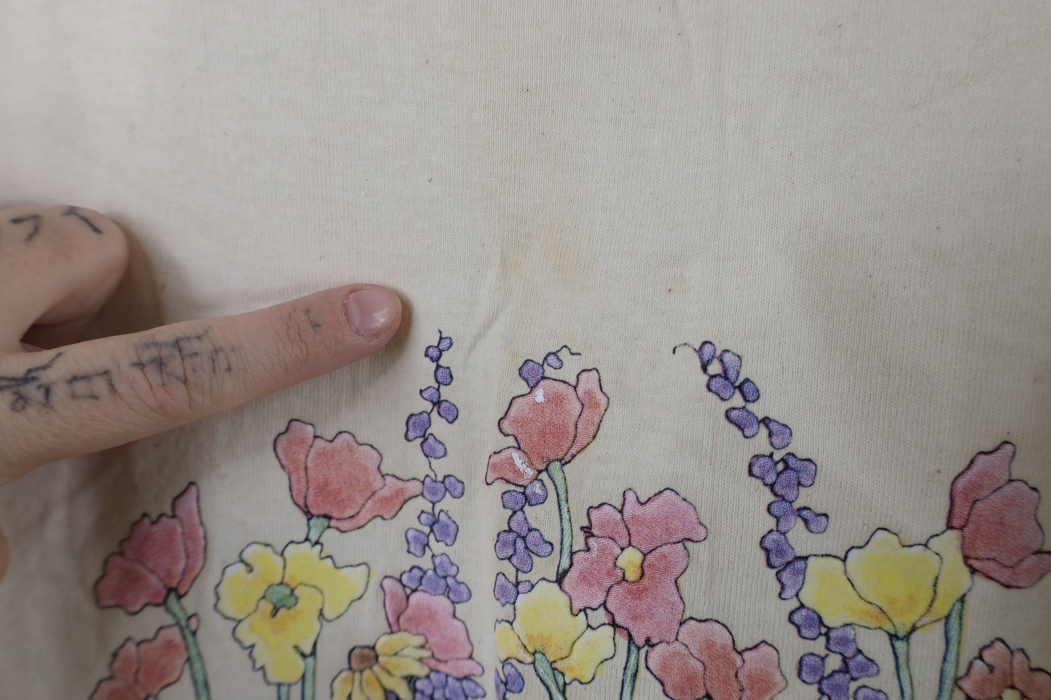 Vintage Vintage 90s Streetwear Field of Dreams Flower T-Shirt Beige Size XL / US 12-14 / IT 48-50 - 7 Thumbnail