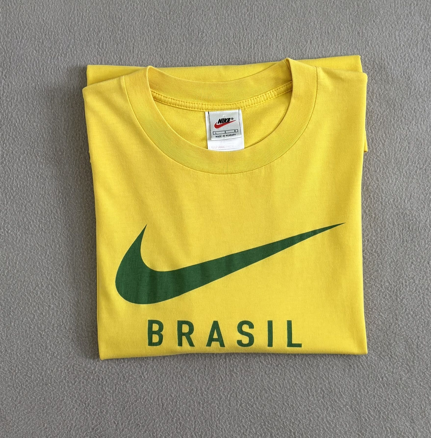 Nike T-Shirt Brazil 90s Nike vintage large Size US L / EU 52-54 / 3 - 20 Thumbnail