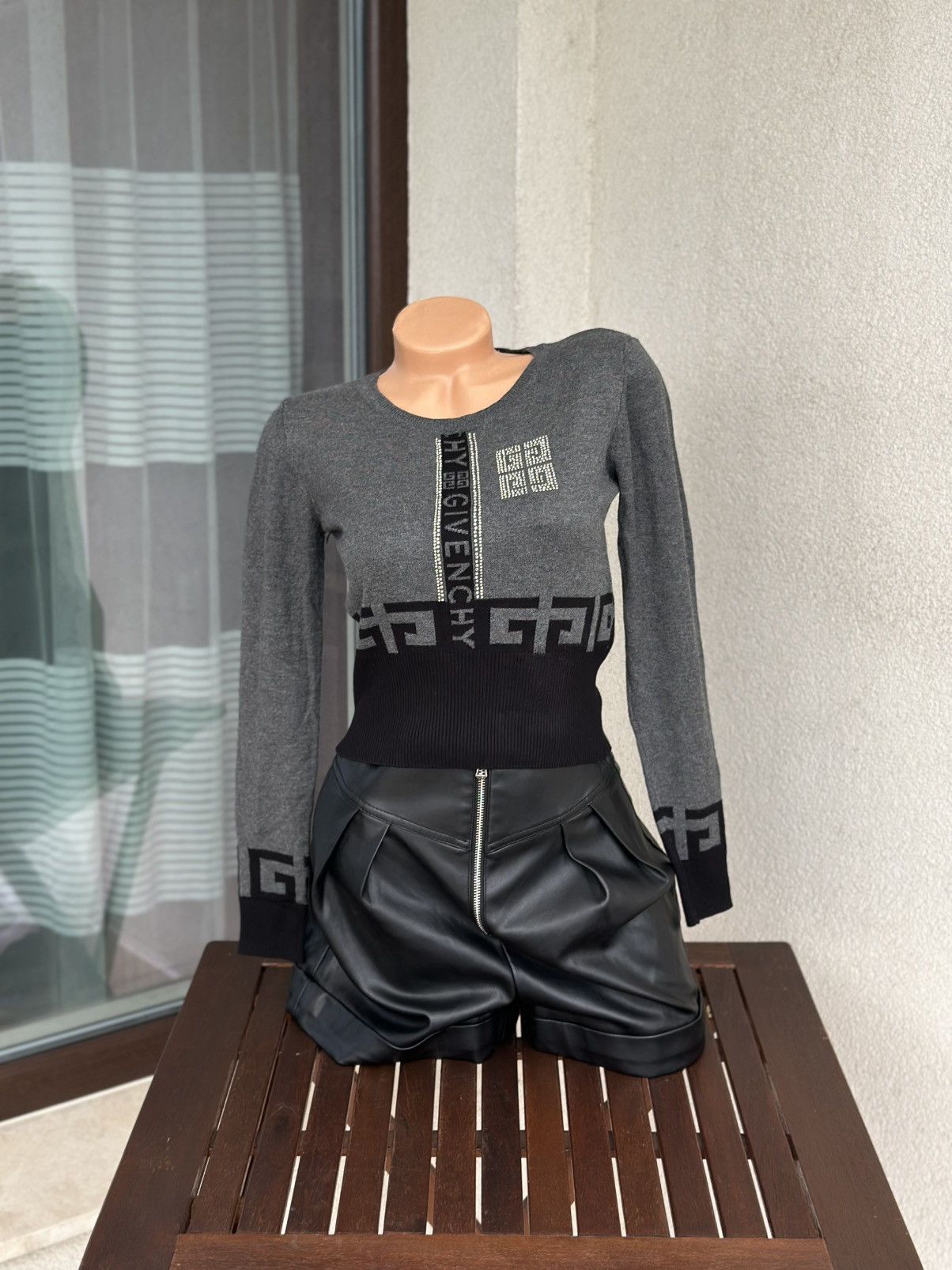 Givenchy Givenchy Rhinestone Logo Knit Crop Sweater - Size M Size M / US 6-8 / IT 42-44 - 1 Thumbnail