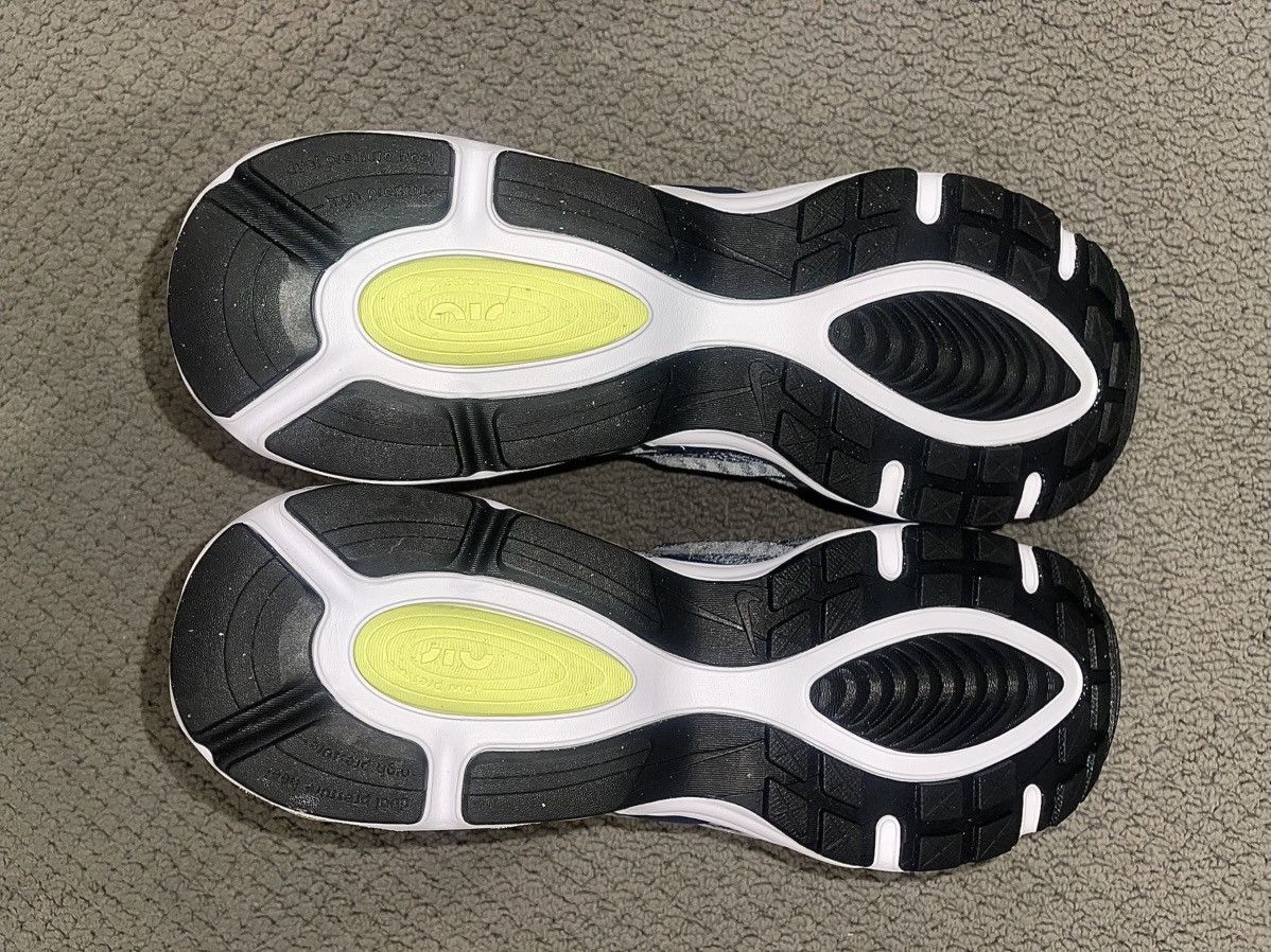 Nike Nike Air Max TW (White and Navy colourway) Size US 10 / EU 43 - 4 Thumbnail