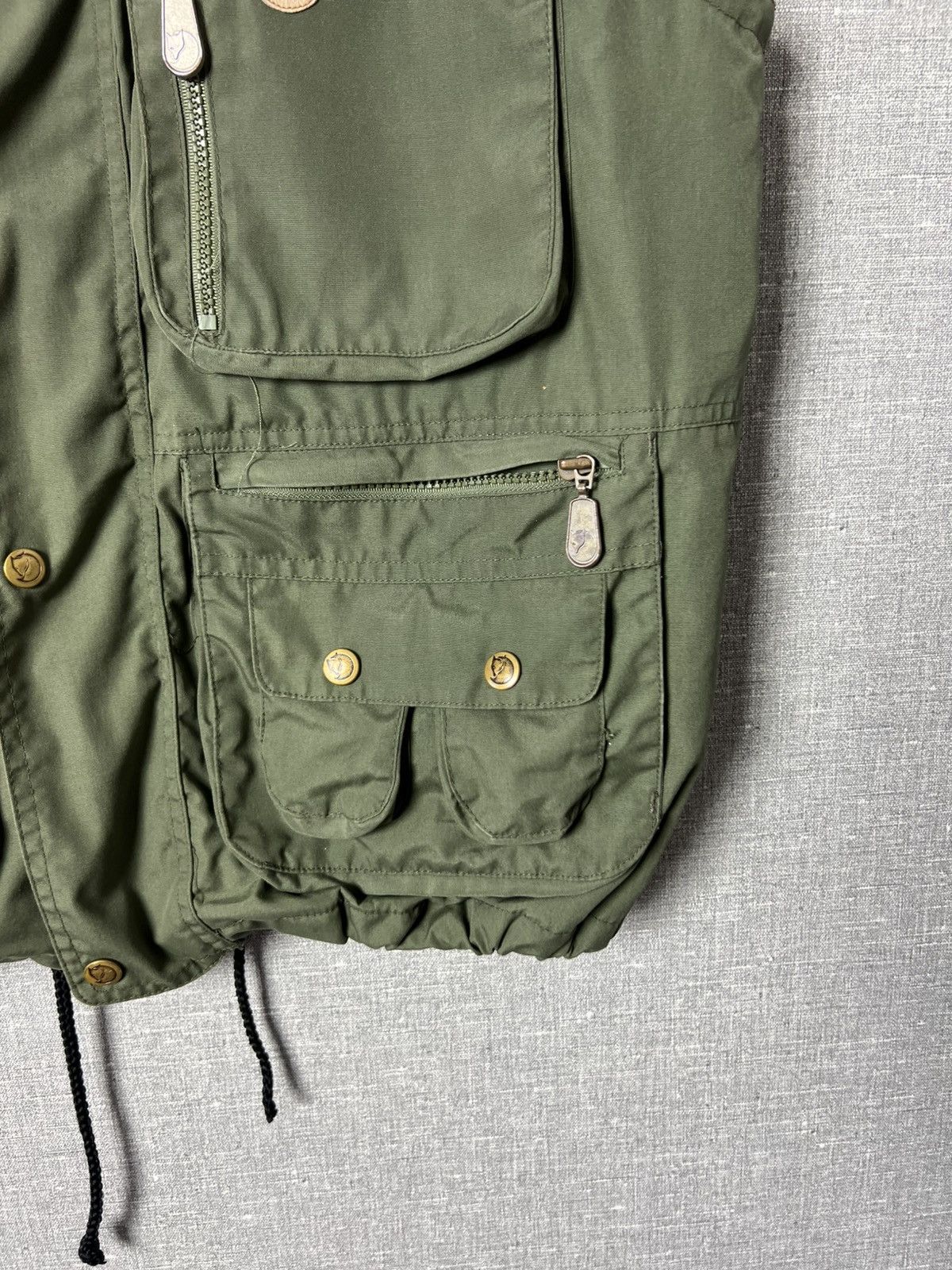 Fjallraven Vintage Rare Fjallraven Multi Pocket Men’s Vest Size M Size US M / EU 48-50 / 2 - 9 Thumbnail