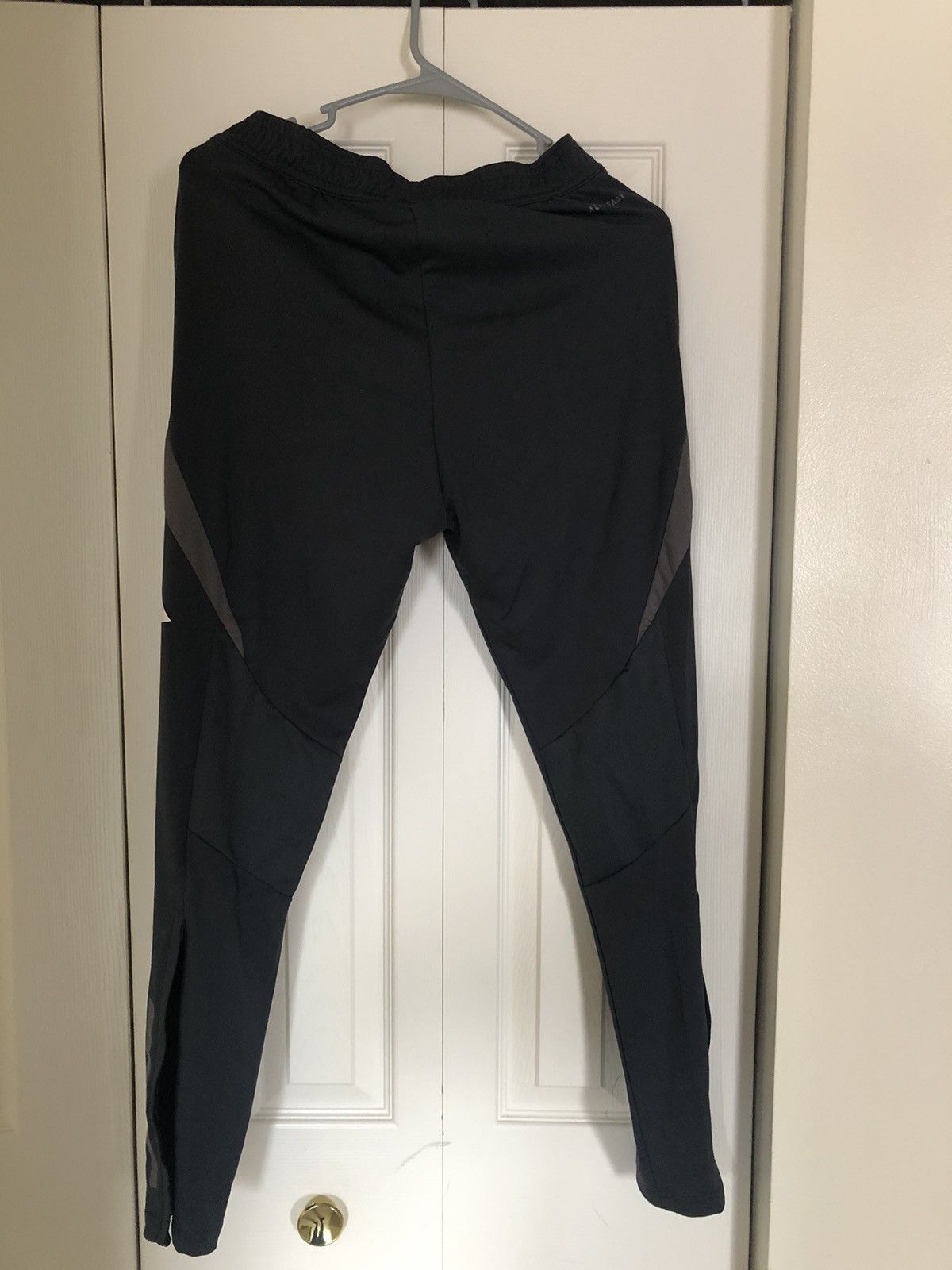 Adidas ADIDAS REAL MADRID Gray GREY FOOTBALL TRAINING PANTS 24/25 Size US 30 / EU 46 - 7 Thumbnail
