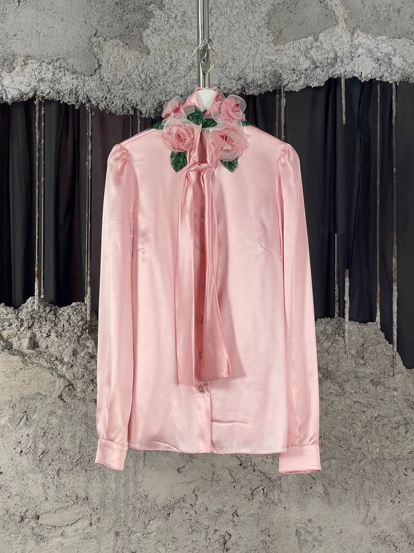 Dolce & Gabbana Dolce & Gabbana DG Rose Print Silk Shirt Women's 36 Size XS / US 0-2 / IT 36-38 - 1 Thumbnail