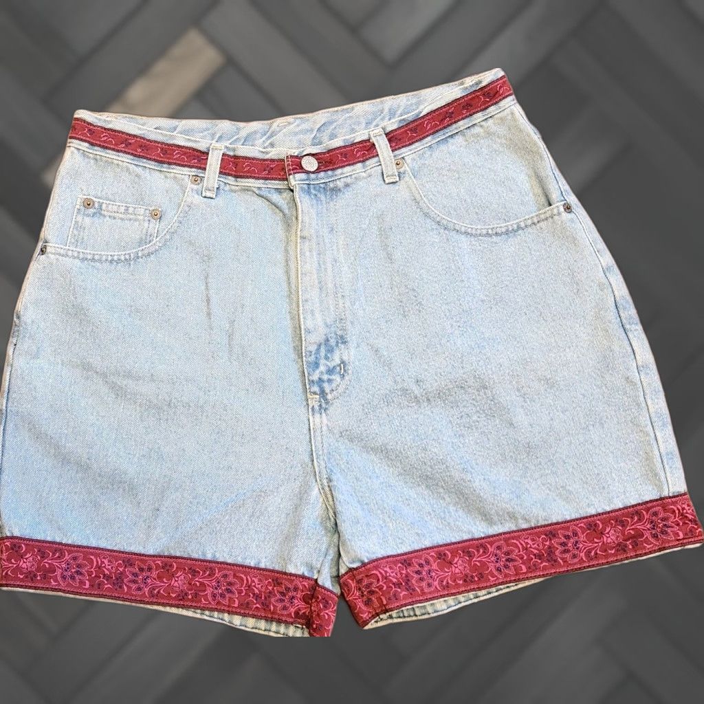 Bill Blass VINTAGE BILL BLASS Jean Shorts Women 14W Denim Floral Trim Light Wash 80s 90s Retro High Rise 32 in Waist 4 in Inseam Mens, Womens, Girls, Boys Size 36" / US 14 / IT 50 - 1 Thumbnail