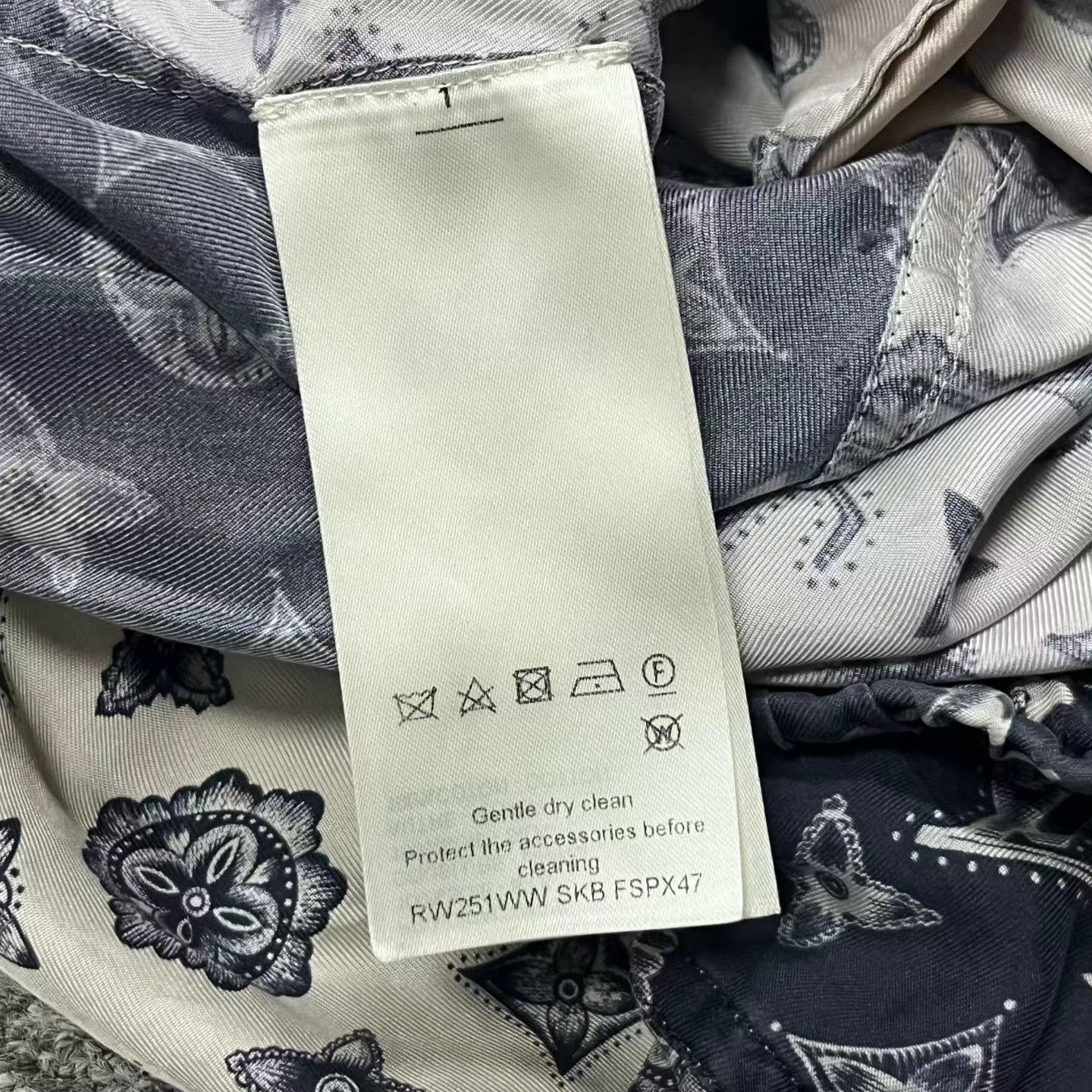 Louis Vuitton Louis Vuitton 2025 White Logo Mid-Rise Pants Size US 36 / EU 52 - 3 Thumbnail