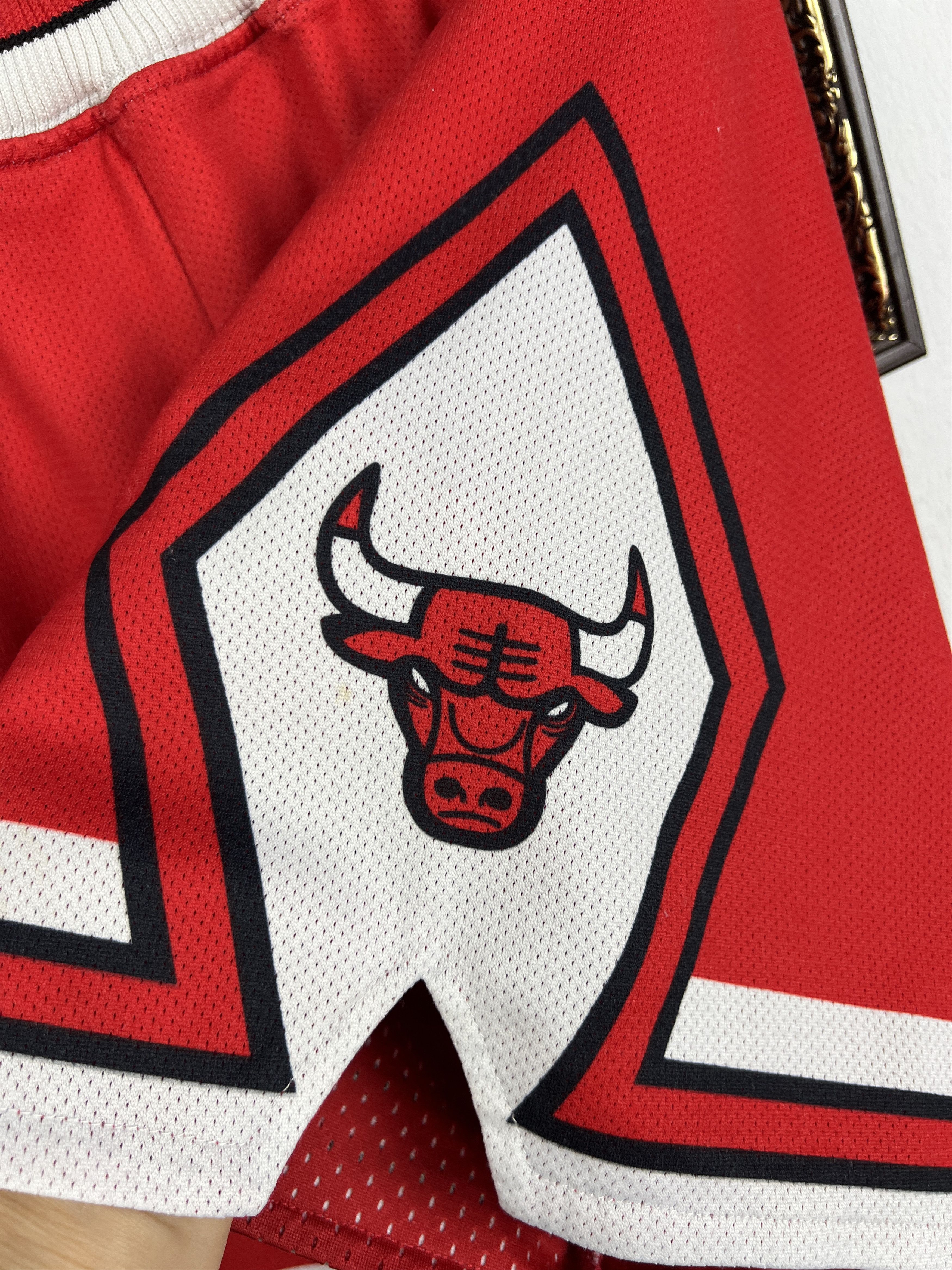 Champion Rare Authentic Pro Cut Game Shorts Chicago Bulls Champion Size US 34 / EU 50 - 4 Thumbnail