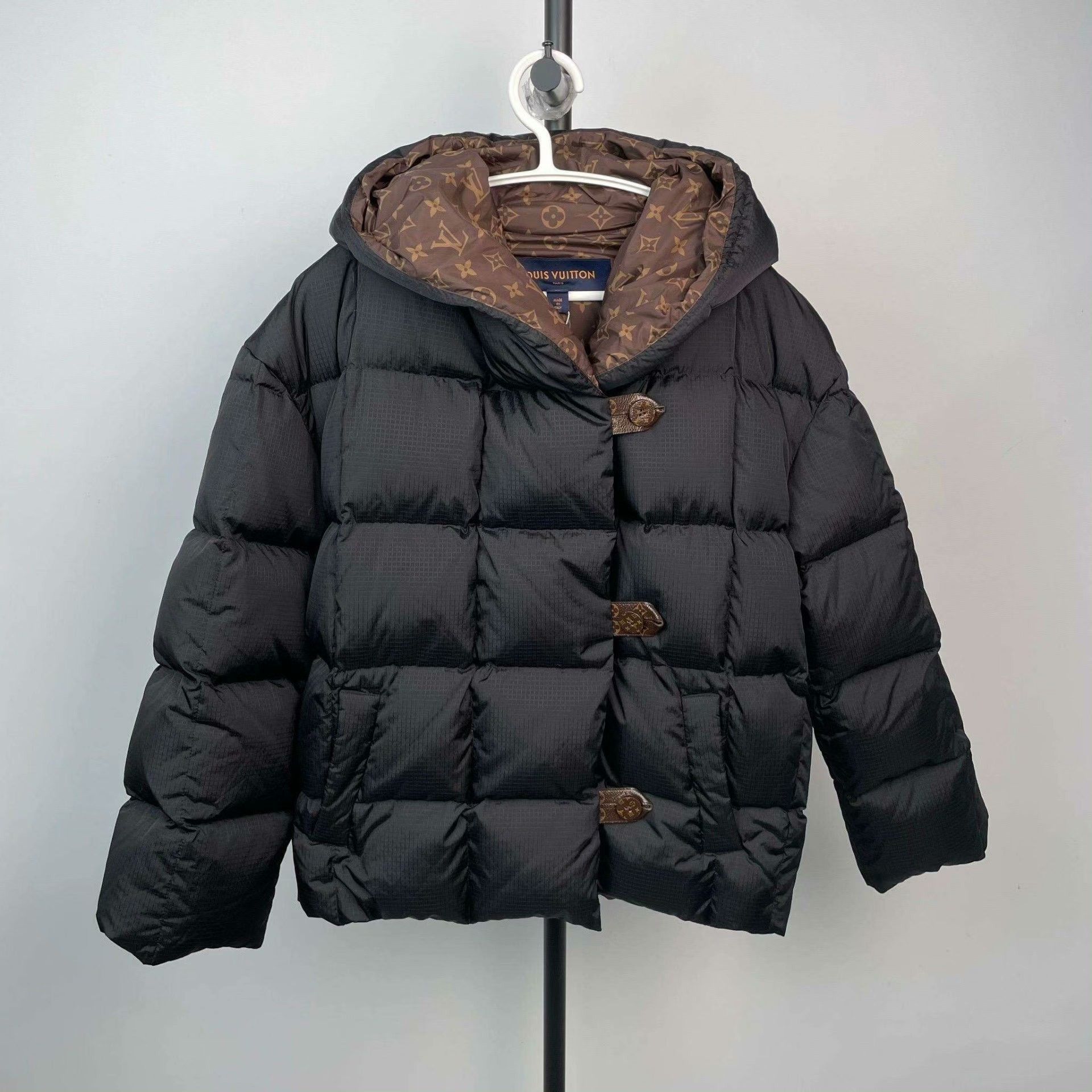 Louis Vuitton Louis Vuitton Black Down Jacket 34 Women Size XXS / US 00 / IT 34 - 1 Thumbnail