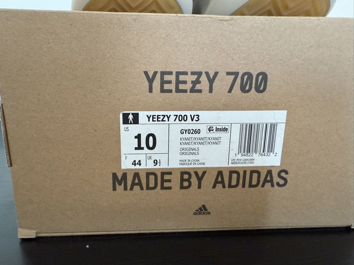 Adidas Yeezy 700 V3 Kyanite Size US 10 / EU 43 - 4 Thumbnail