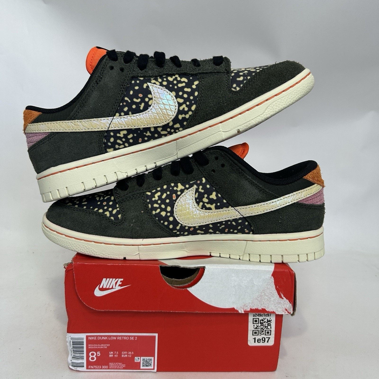 Nike Nike Dunk Low Retro SE 2 “Rainbow Trout” Sequoia Alabaster Size US 8.5 / EU 41-42 - 3 Thumbnail