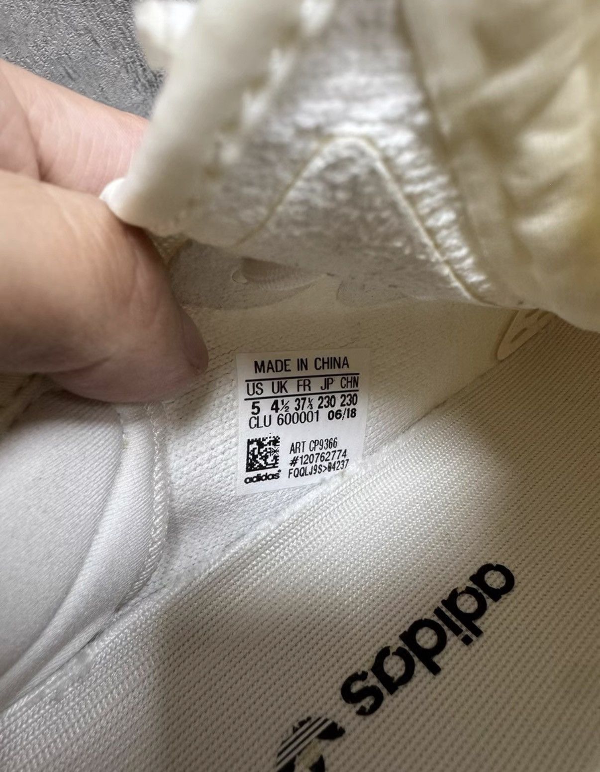 Adidas Adidas Yeezy 350 Cream White K37 Size US 7 / IT 37 - 7 Thumbnail