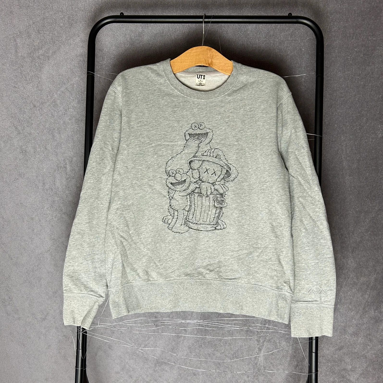 Japanese Brand × Kaws × Uniqlo Kaws x Uniqlo x Sesame Street crewneck big logo print Size US M / EU 48-50 / 2 - 1 Thumbnail
