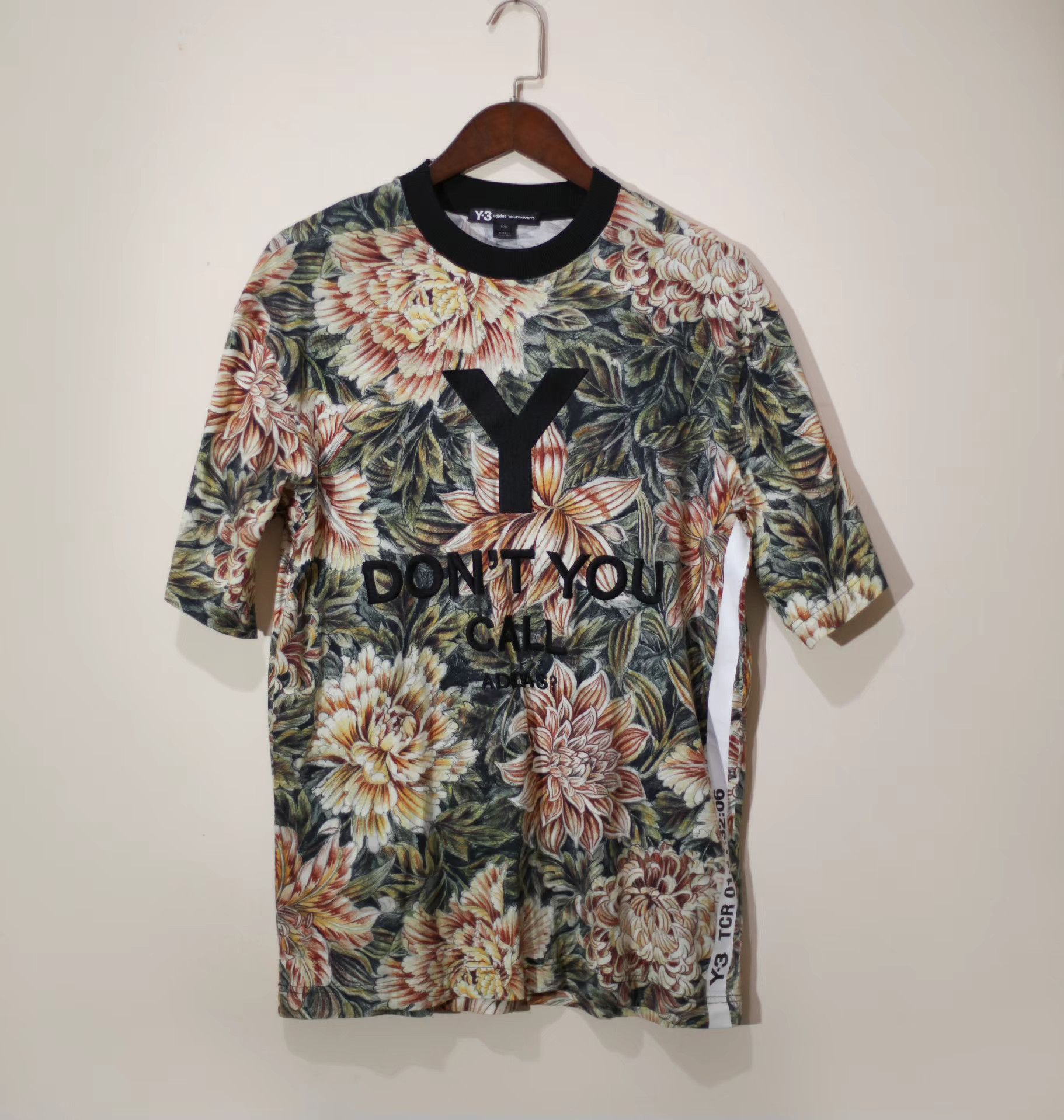 Y-3 Y-3 Short Sleeve Tee with Illustrated Floral Print K10 Size US M / EU 48-50 / 2 - 1 Thumbnail