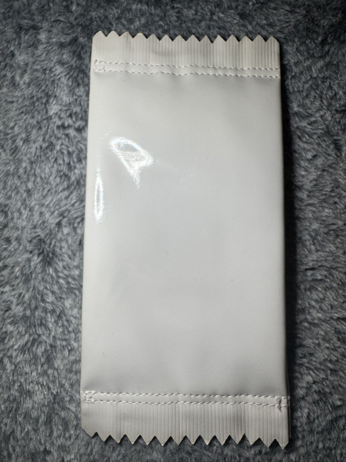 H&M × Maison Margiela Maison Margiela x H&M Candy Wallet Size ONE SIZE - 1 Thumbnail