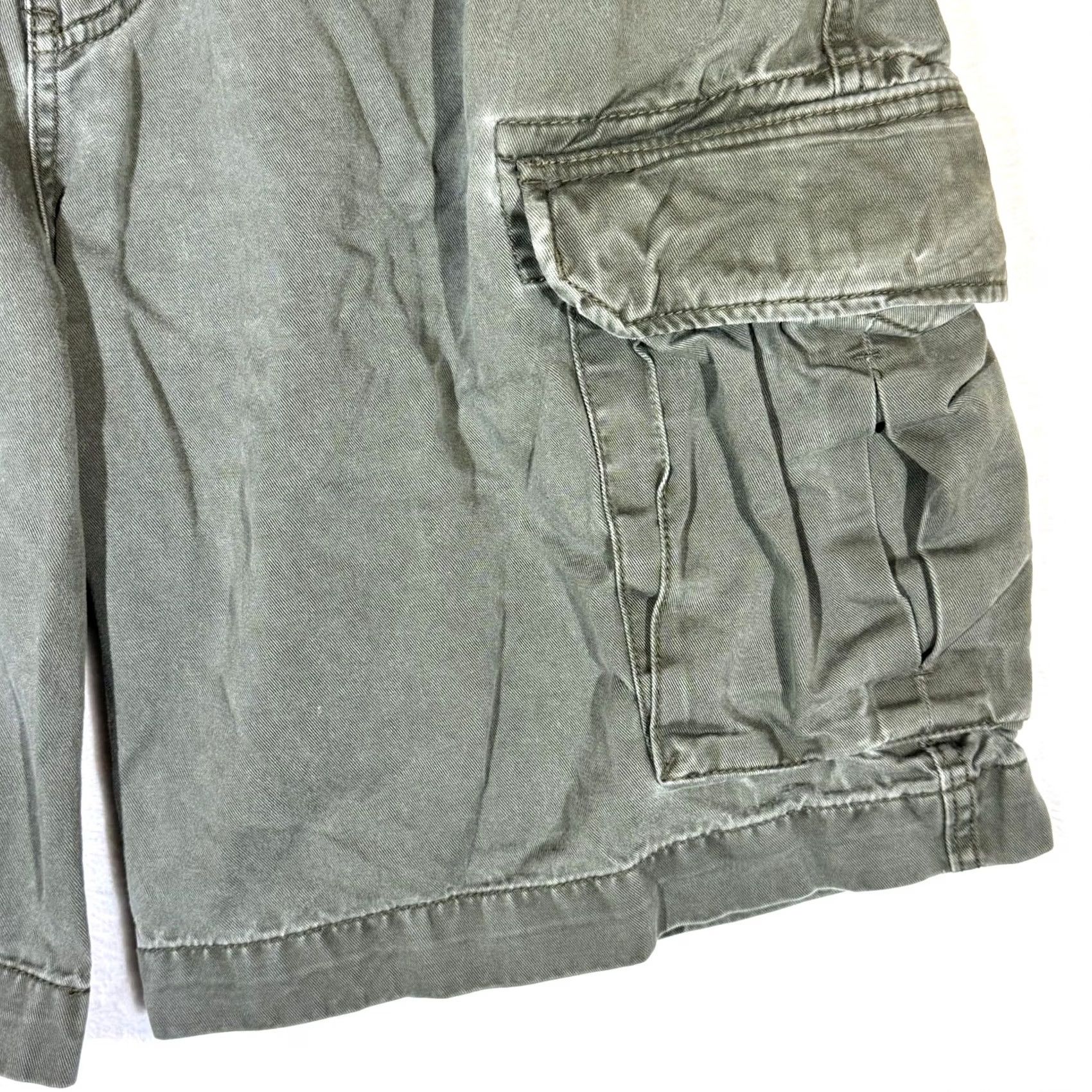 Vintage Bass Cargo Shorts Men’s 40 Green Cotton Utility Multi-Pocket High-Rise Zip Fly Size US 40 / EU 56 - 6 Thumbnail