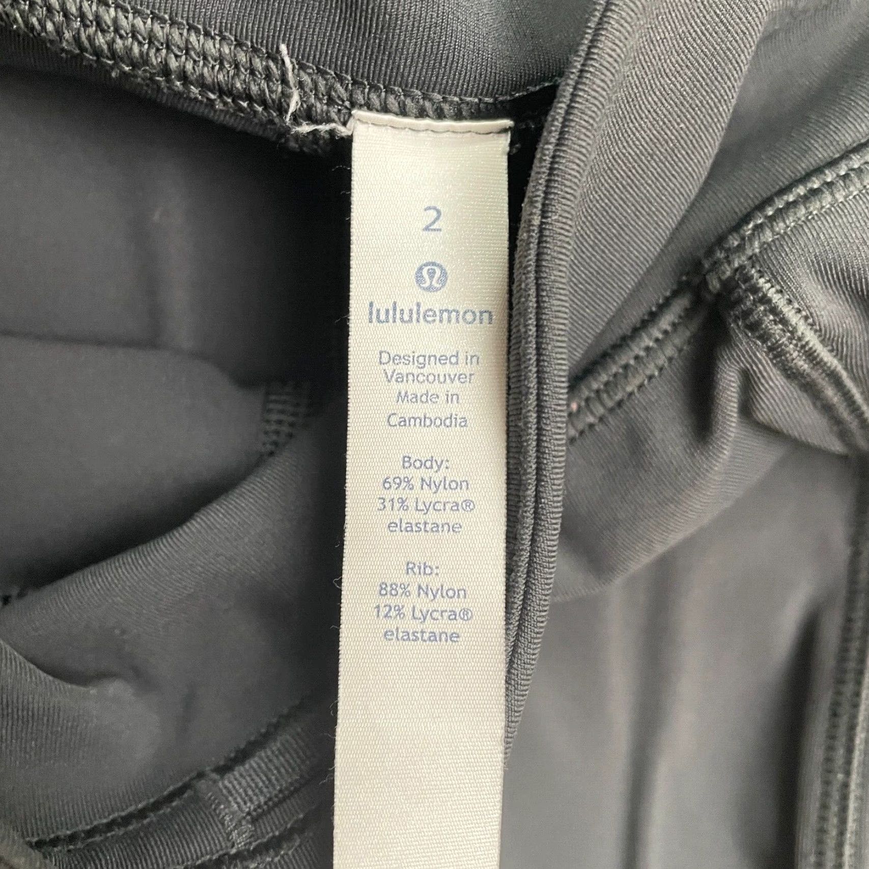 Lululemon VINTAGE Lululemon Black High-Rise Compression Leggings w/ Pockets 22x23 Women’s Size 2 Adult Regular Pants Slim Leggings Athletic Womens Black Size 26" / US 2 / IT 38 - 6 Thumbnail