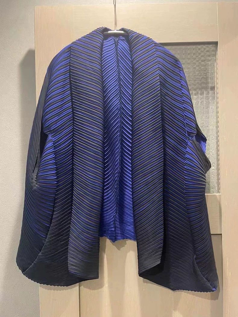 Issey Miyake Issey Miyake Dark blue main line horizontal striped irregu Size M / US 6-8 / IT 42-44 - 1 Thumbnail