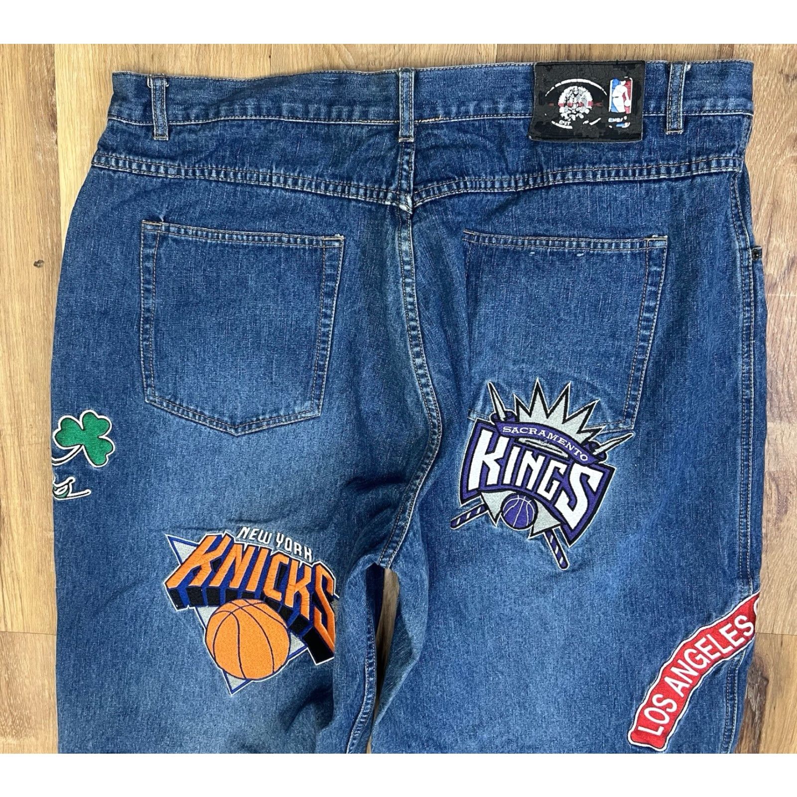 NBA VINTAGE UNK NBA TEAMS JEANS SIZE 40x34 BASKETBALL EMBROIDERED PATCHES BAGGY Y2K Size US 40 / EU 56 - 7 Thumbnail