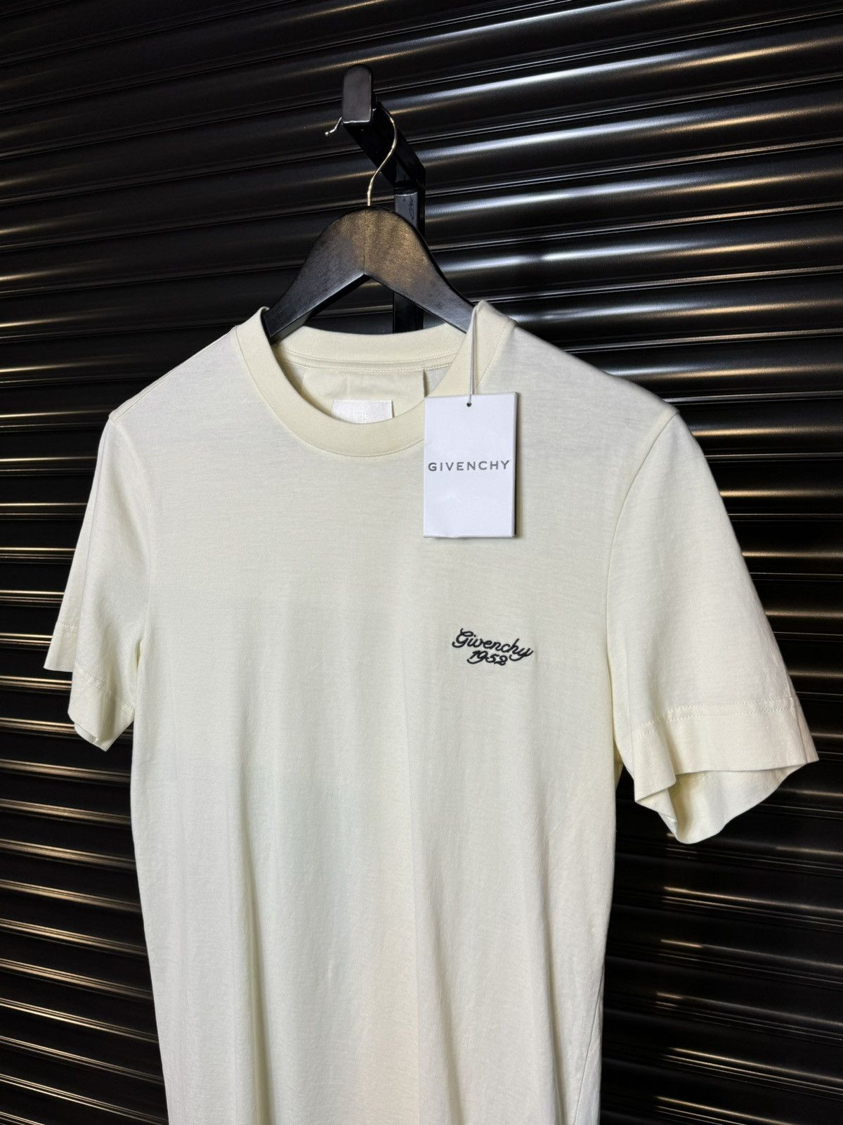 Givenchy Givenchy 1952 Embroidered Natural Tee NWT - XS Size US XS / EU 42 / 0 - 2 Thumbnail