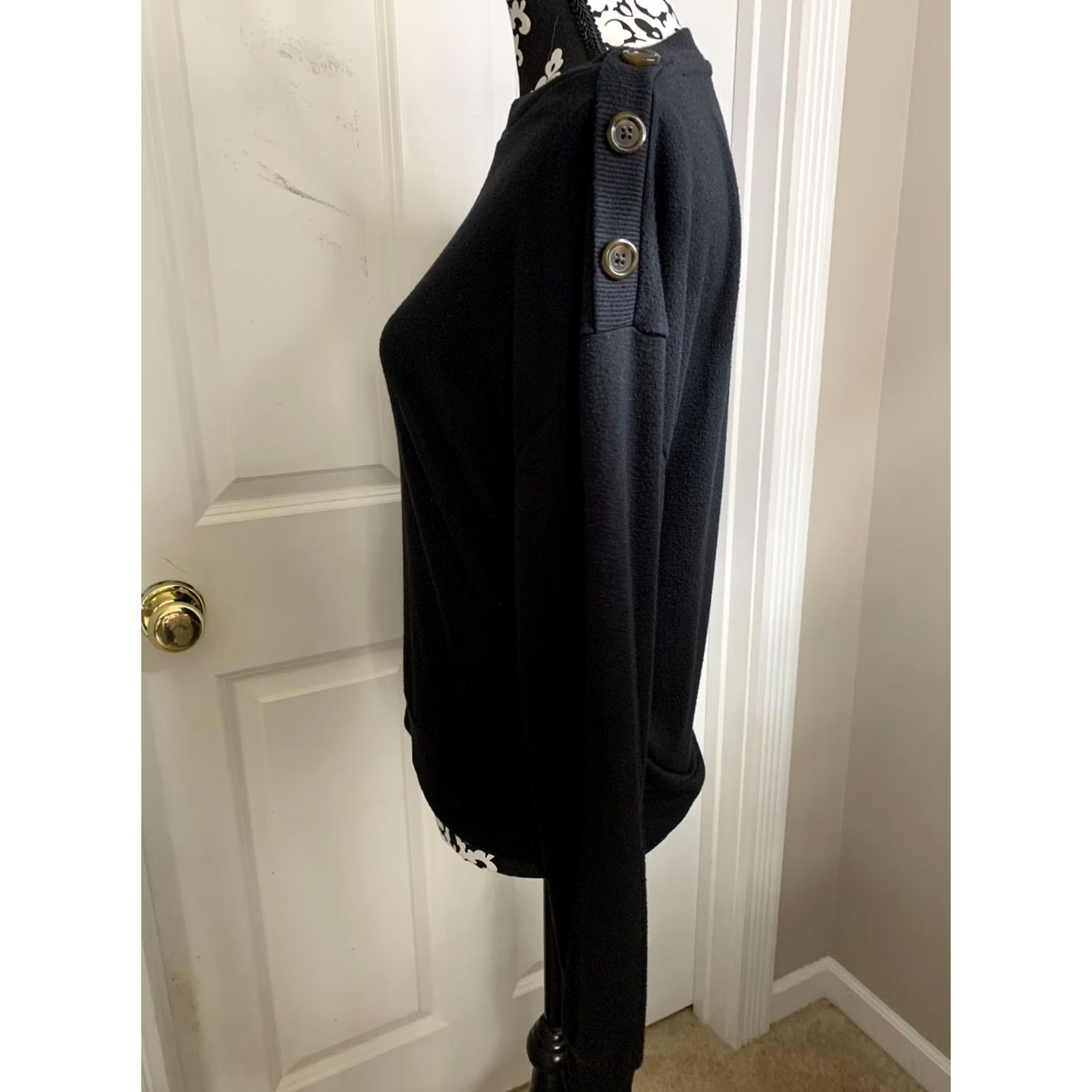 J.Crew J.CREW Women’s XS Boat Neck Pullover Knit Sweater Top Button Accent Black Top Sweater Women's XS Boat Neck Knit Pullover Button Accent Size XS / US 0-2 / IT 36-38 - 4 Thumbnail