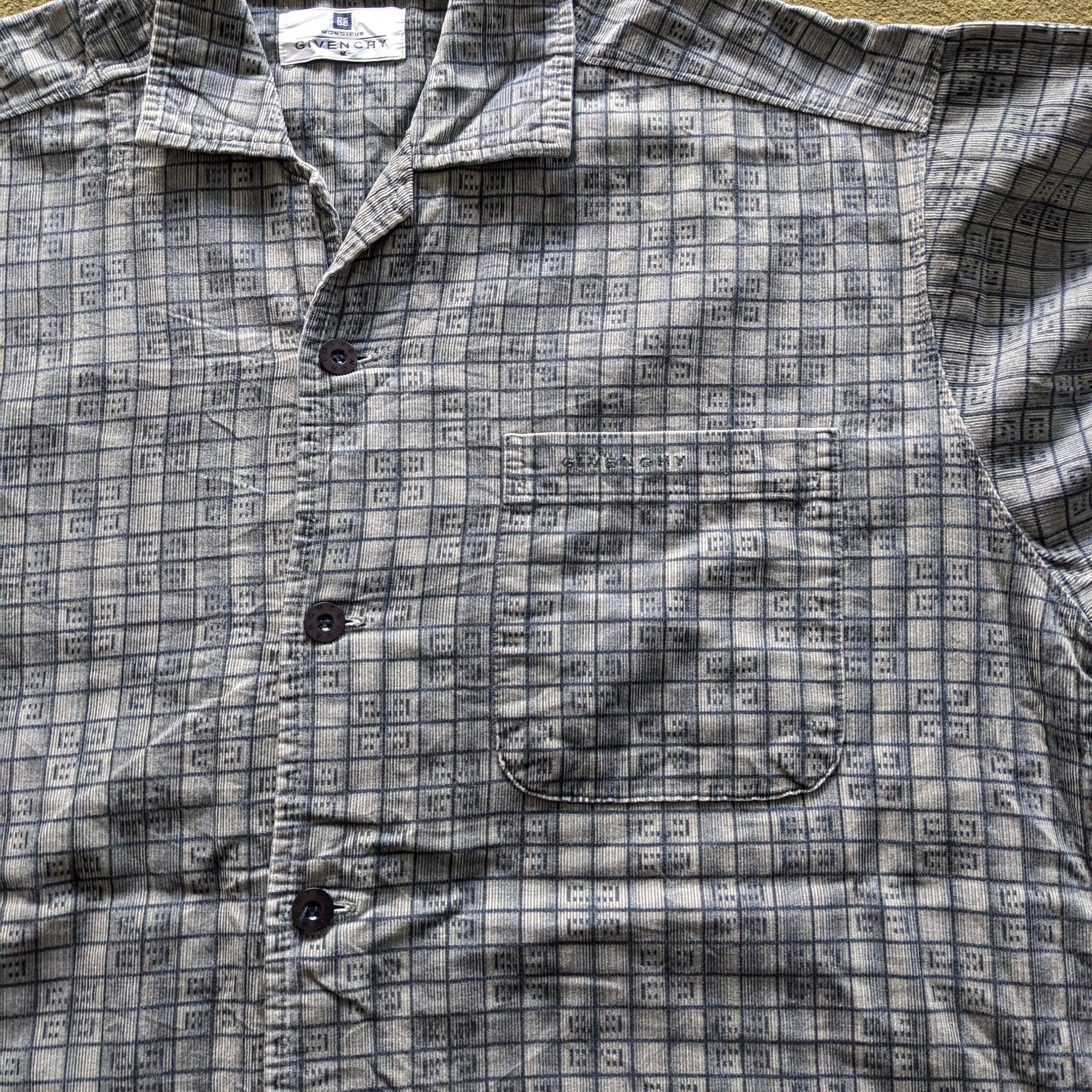 Givenchy Vintage GIVENCHY One Set Italian Brand Shirts Size US L / EU 52-54 / 3 - 2 Thumbnail