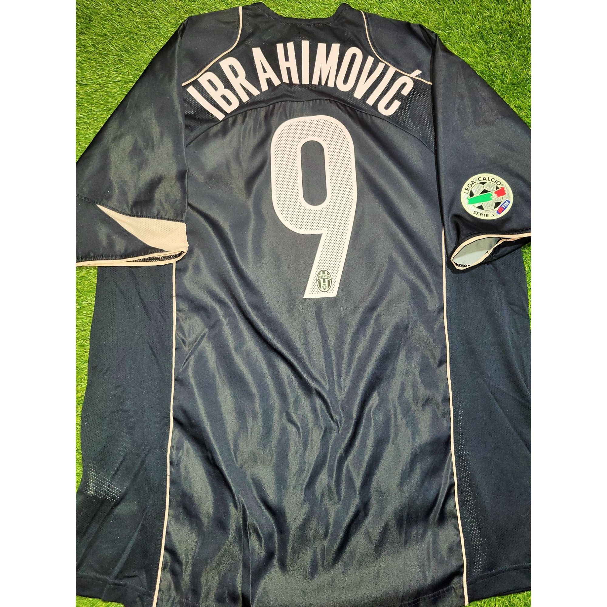 image of Nike Ibrahimovic Juventus 2004 2005 Away Soccer Jersey Shirt XL in Black, Men's