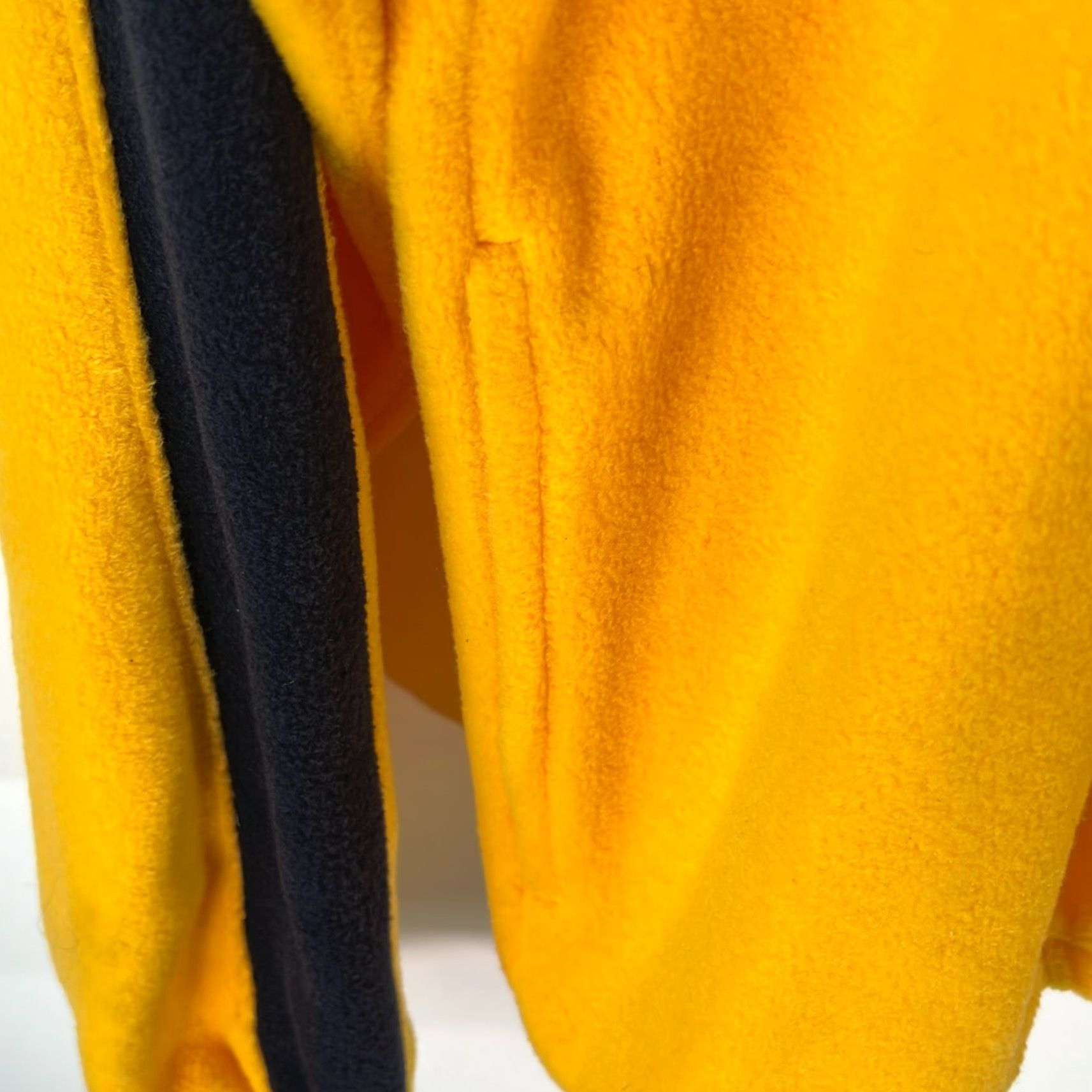 Vintage Sim Sports In Motion Mens Vail 20 CC Long Sleeves Yellow Pullover Sweater Size L Size US L / EU 52-54 / 3 - 4 Thumbnail
