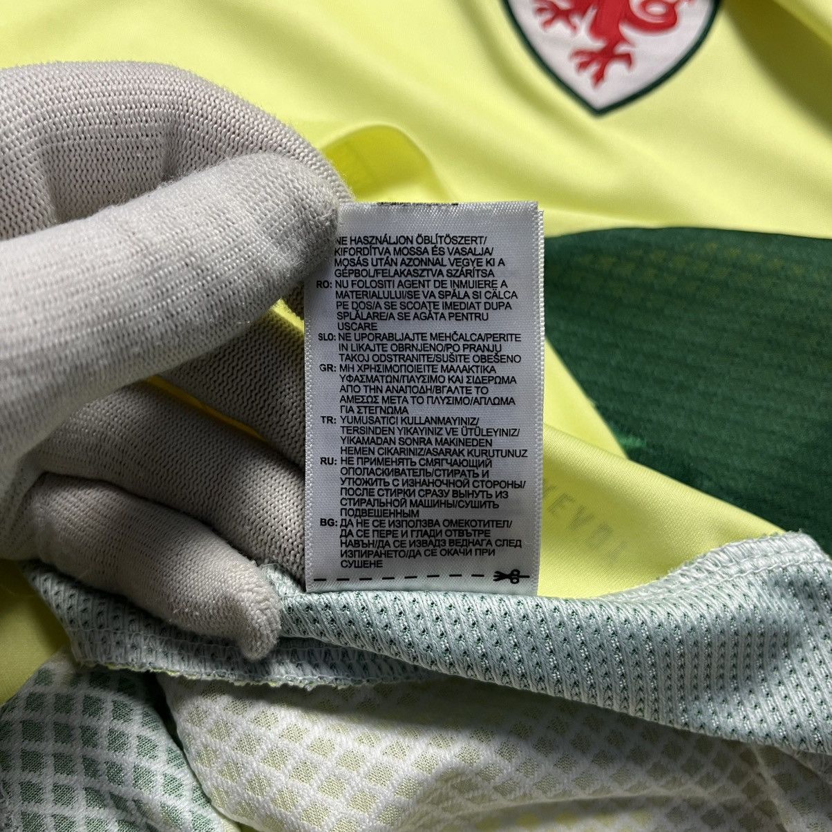 Adidas Adidas Wales 2024/2025 Home Soccer Jersey Football Blokecore Size US M / EU 48-50 / 2 - 9 Thumbnail
