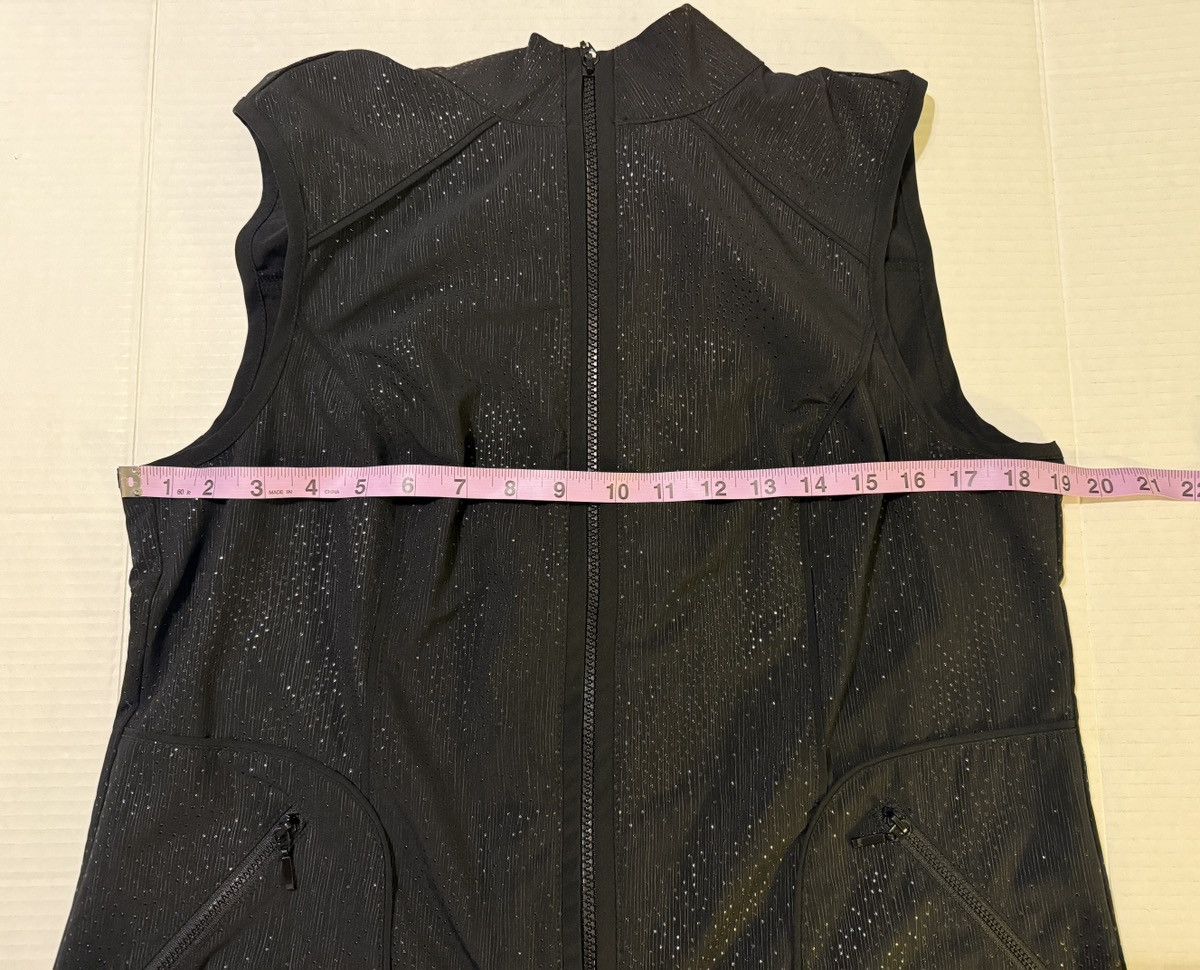 Chicos Zenergy by Chicos Black Sleeveless Zip Metallic Sheen Vest Size M / US 6-8 / IT 42-44 - 9 Thumbnail
