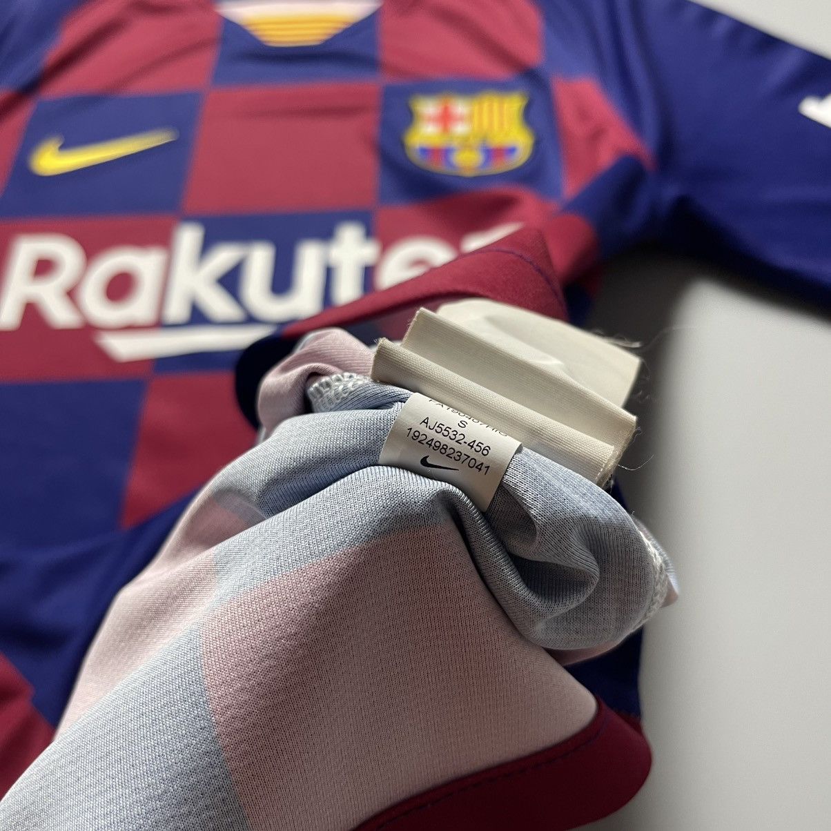 Vintage BARCELONA NIKE 2019/2020 FOOTBALL HOME JERSEY #10 MESSI Size US S / EU 44-46 / 1 - 10 Thumbnail