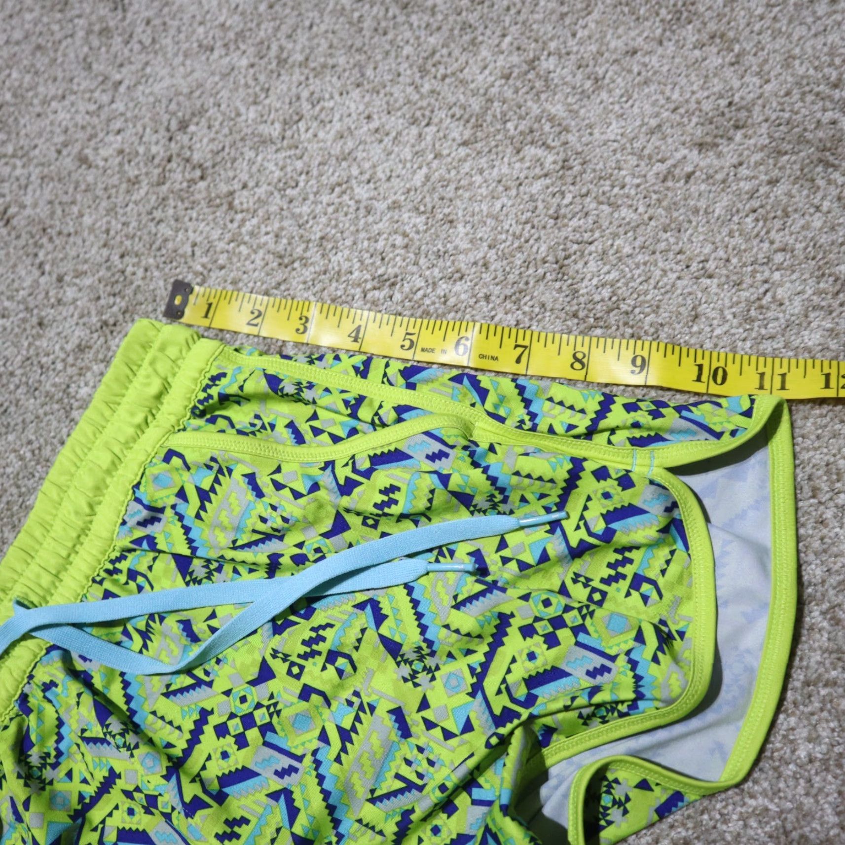 Under Armour Under Armour Shorts Womens S Multicolor Geometric Print Breathable Drawstring Quick Dry Running Gym Volleyball Size S Size 28" / US 6 / IT 42 - 8 Thumbnail