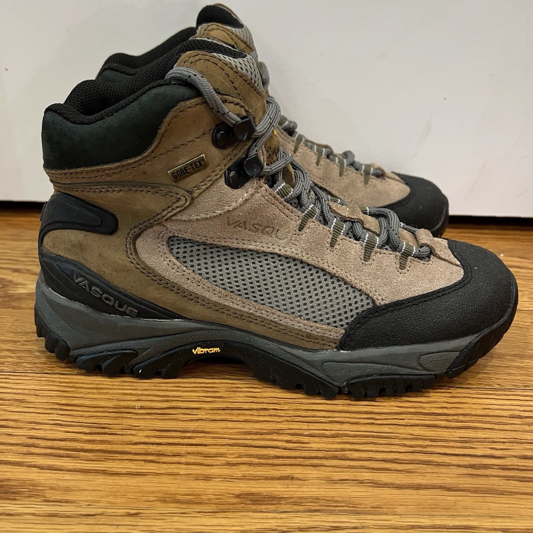 Vasque Vasque Women's Hiking Boots Size 7.5 Brown Black Leather Mid Top Gore-Tex Outdoor Size M / US 6-8 / IT 42-44 - 3 Thumbnail
