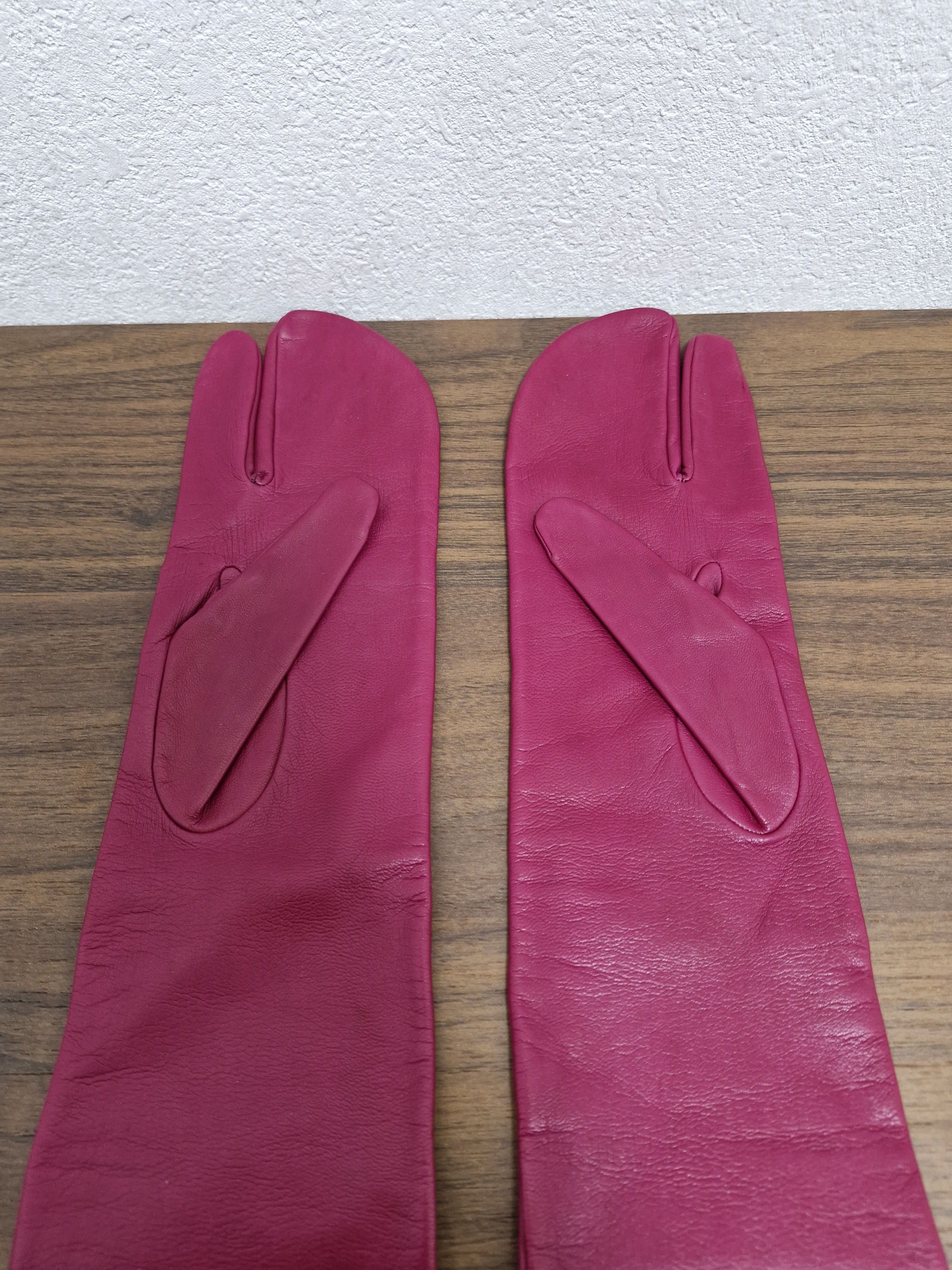 Maison Margiela MAISON MARGIELA Rose Leather Tabi Gloves Size ONE SIZE - 3 Thumbnail