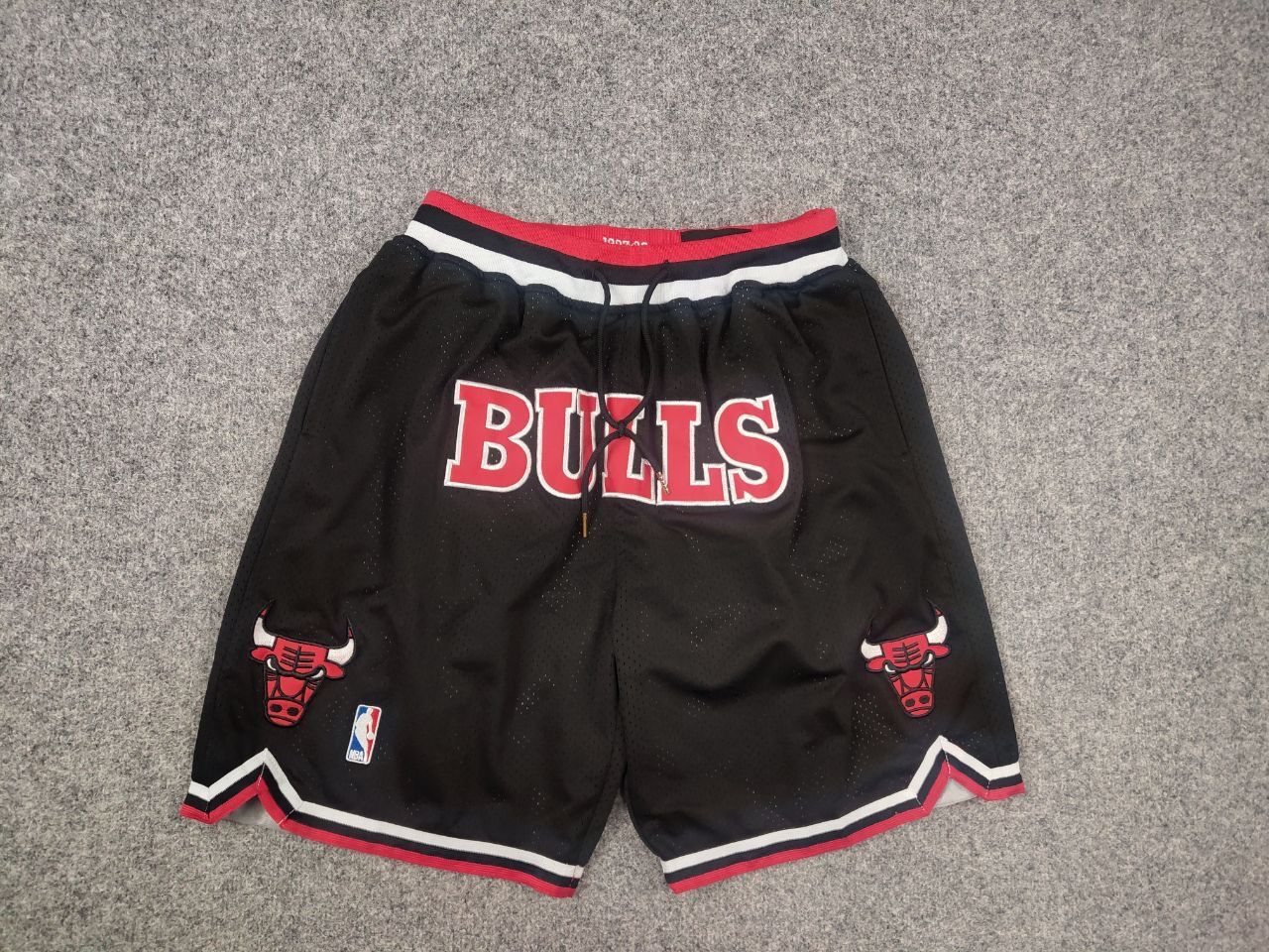 NBA Just don x Chicago Bulls NBA Logo Black Mesh Baggy shorts Size US 32 / EU 48 - 7 Thumbnail