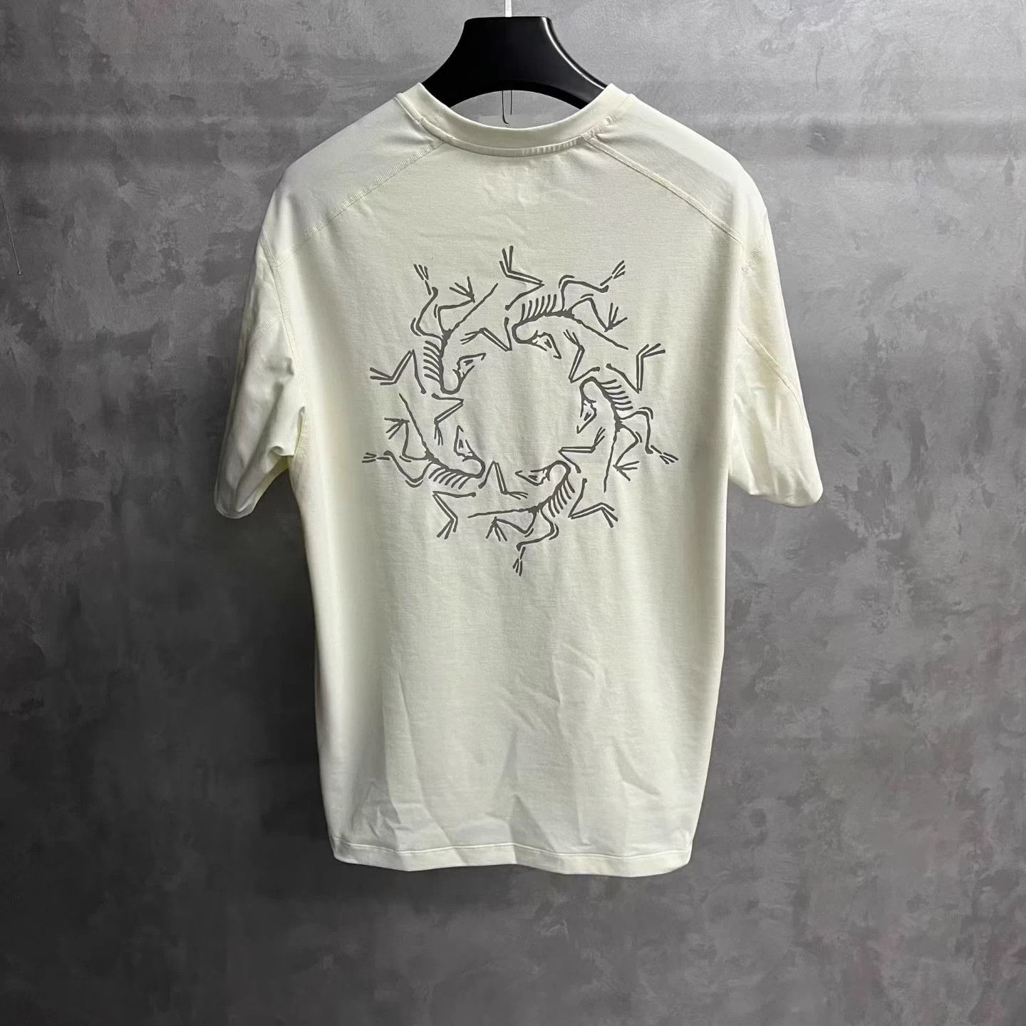 Arc'teryx Arcteryx breathable logo reflective crew SS T-shirt M Size US M / EU 48-50 / 2 - 2 Thumbnail
