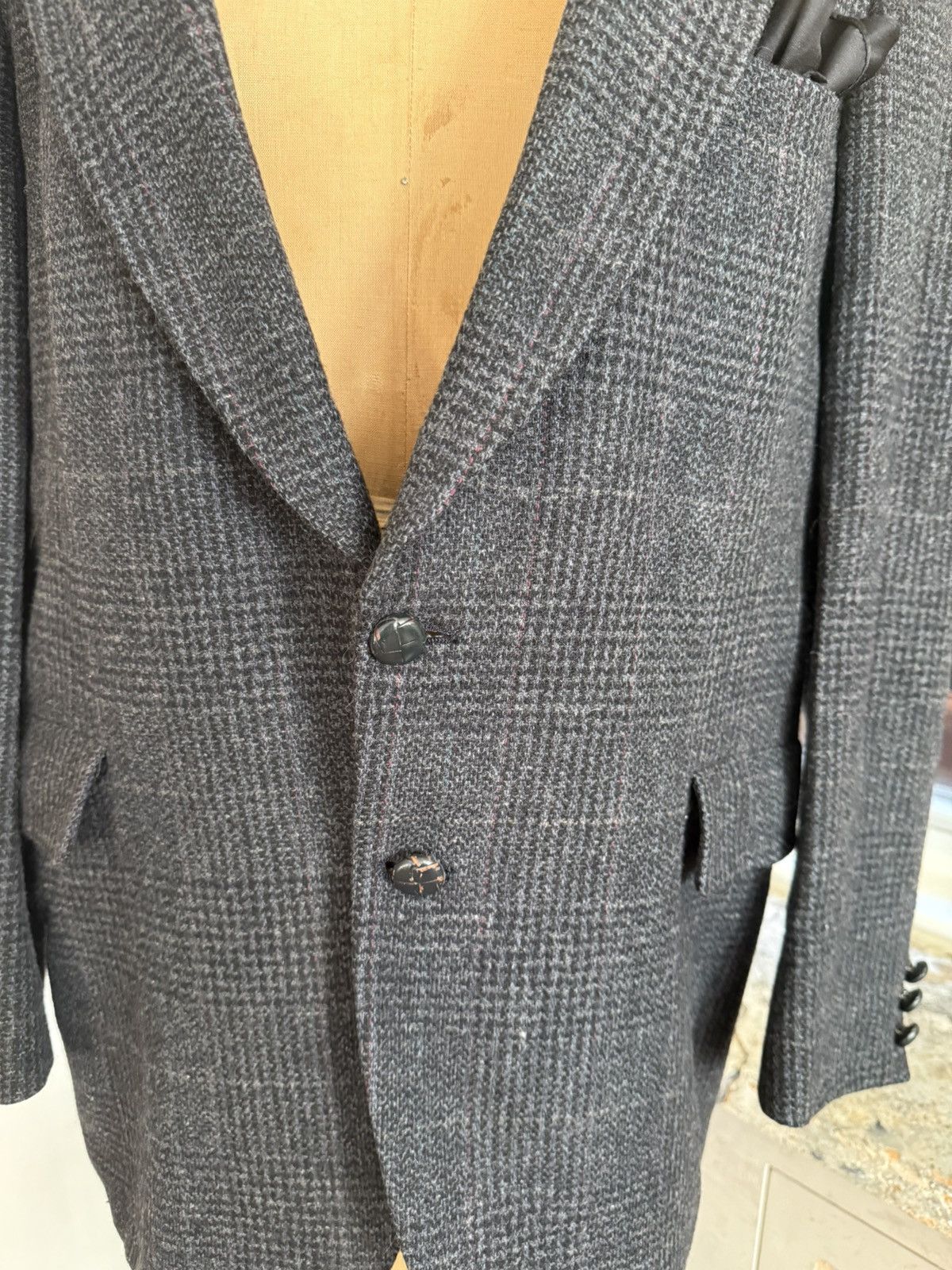 Saks Fifth Avenue VTG Grey Red Stripped Black Tweed 100% Wool Blazer Mens 44R Size 44R - 2 Thumbnail