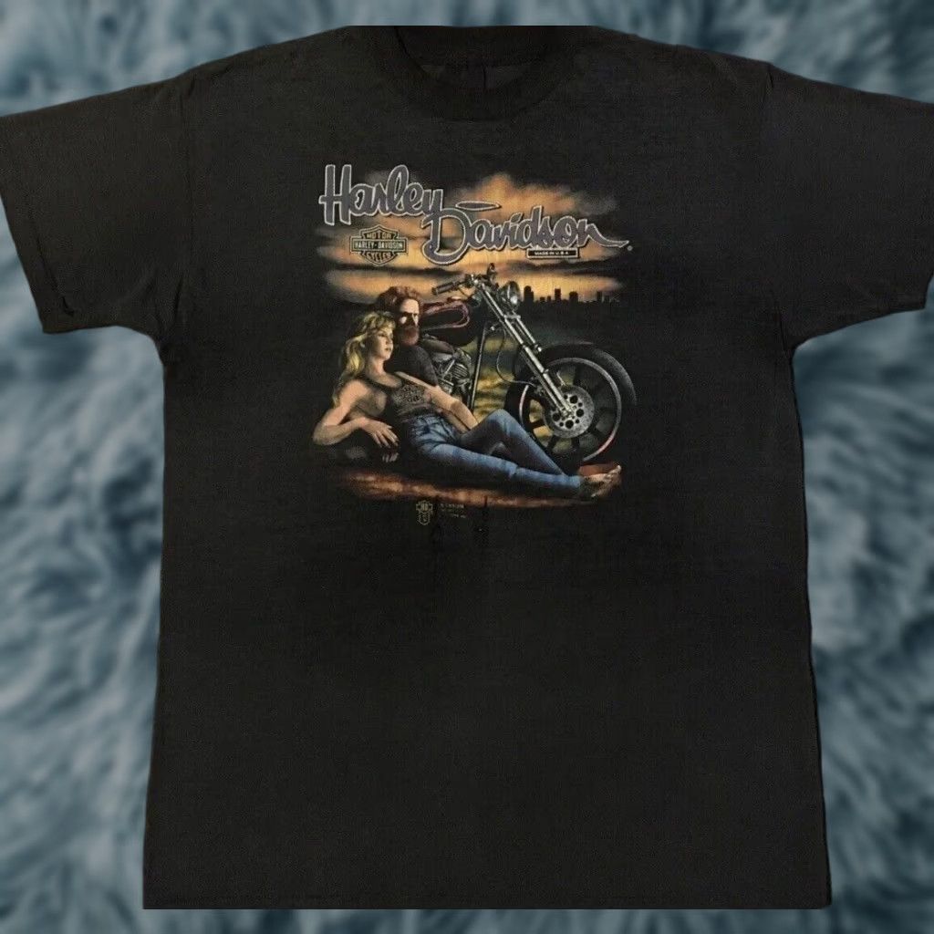 Harley Davidson VINTAGE Harley Davidson 3D Emblem Shirt XL Black Distressed Texarkana 80s 90s Biker Grunge USA USA Mens T-Shirt Graphic Tee Size US L / EU 52-54 / 3 - 1 Thumbnail