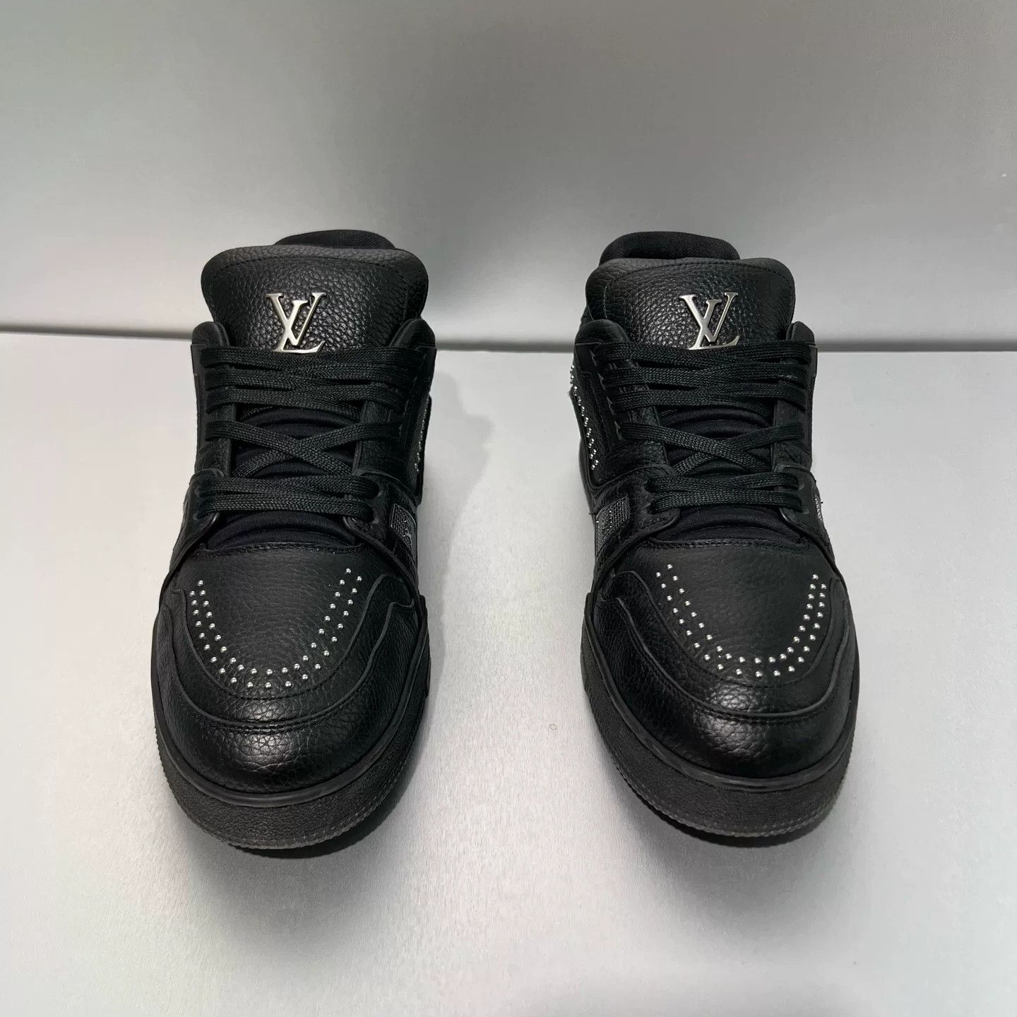 Louis Vuitton louis vuitton black trainer sneakers Size US 9 / EU 42 - 2 Thumbnail