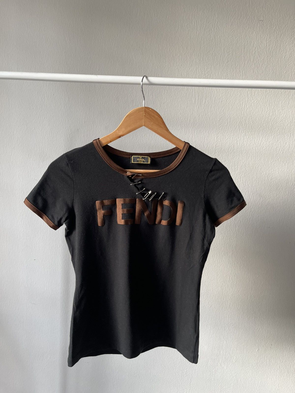 Fendi Fendi Distressed Pin Tee A2 Size S / US 4 / IT 40 - 1 Thumbnail