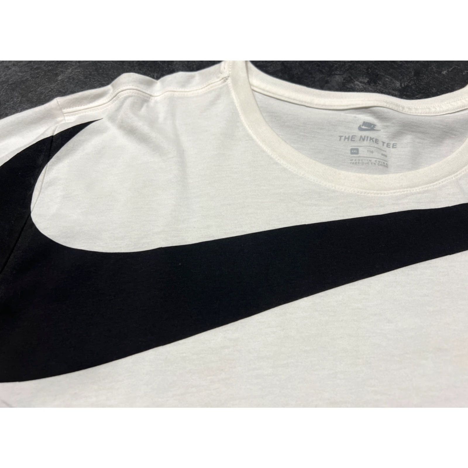 Nike VINTAGE NIKE WHITE T-SHIRT GIANT SWOOSH LOGO TEE SIZE XXL 2XL UNISEX ADULTS Size US XXL / EU 58 / 5 - 5 Thumbnail