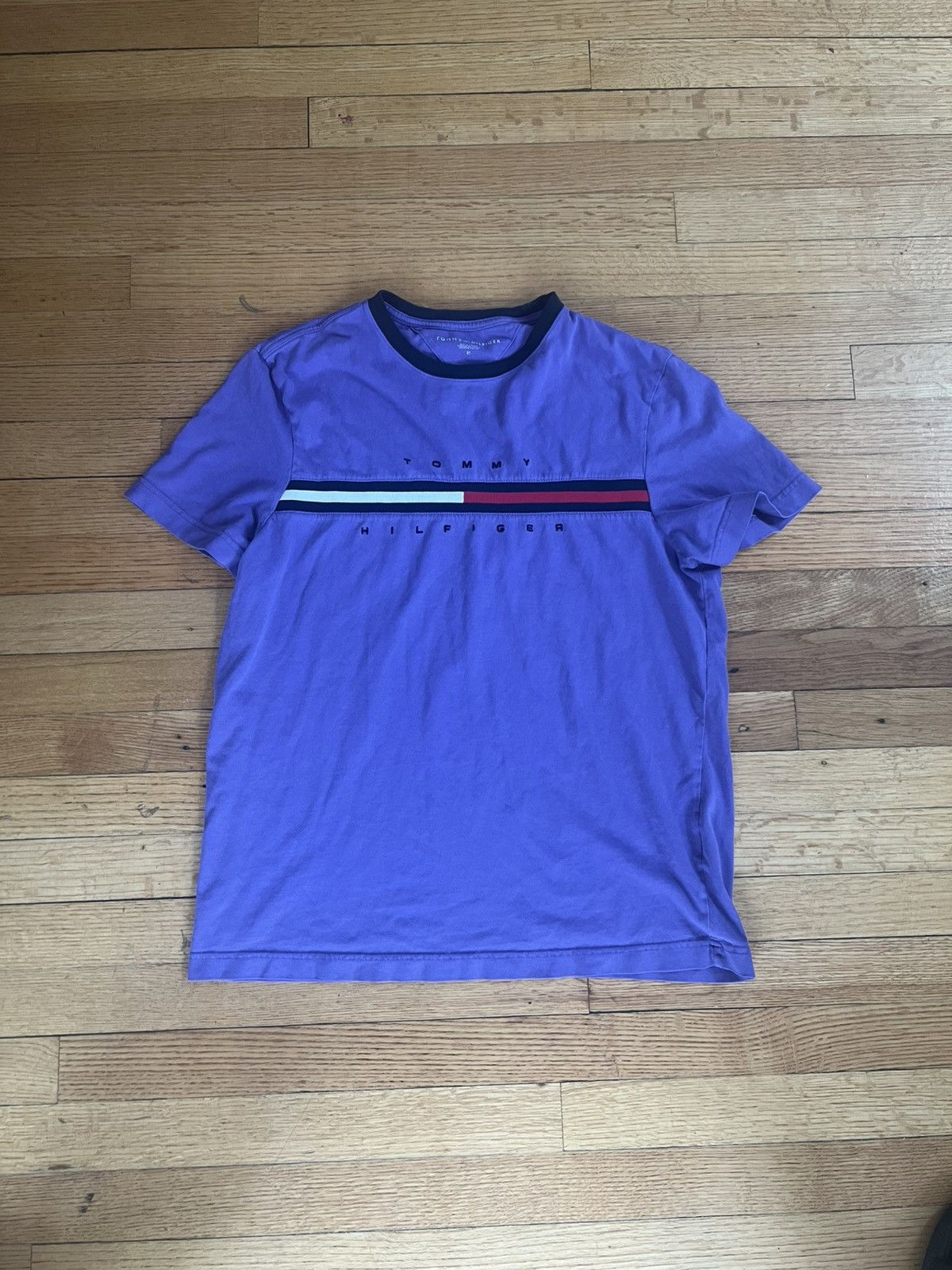 Tommy Hilfiger × Vintage Vintage Tommy Hilfiger Tee Size US S / EU 44-46 / 1 - 1 Thumbnail