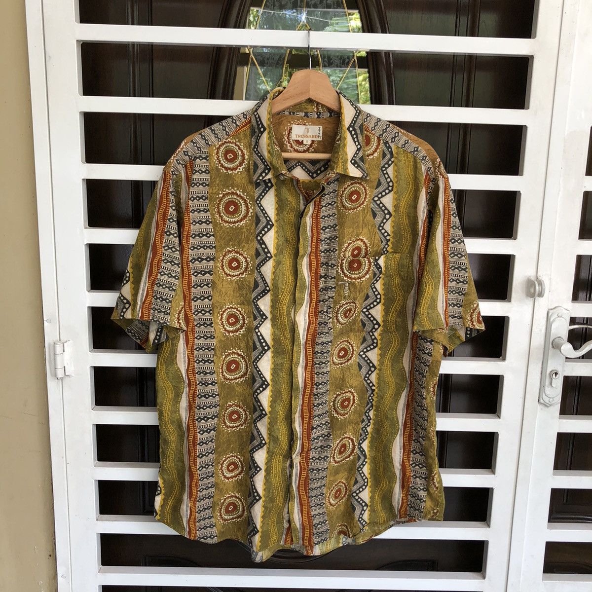 Japanese Brand × Trussardi × Vintage Rare Vintage Trussardi Abstract Design Buttons Shirt 🍒 Size US L / EU 52-54 / 3 - 1 Thumbnail