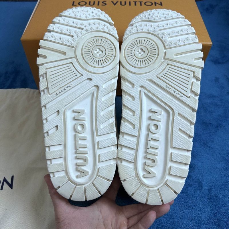 Louis Vuitton Louis Vuitton Trainer Maxi Leather Sneakers for Unisex -250 Size US 8 / EU 41 - 4 Thumbnail