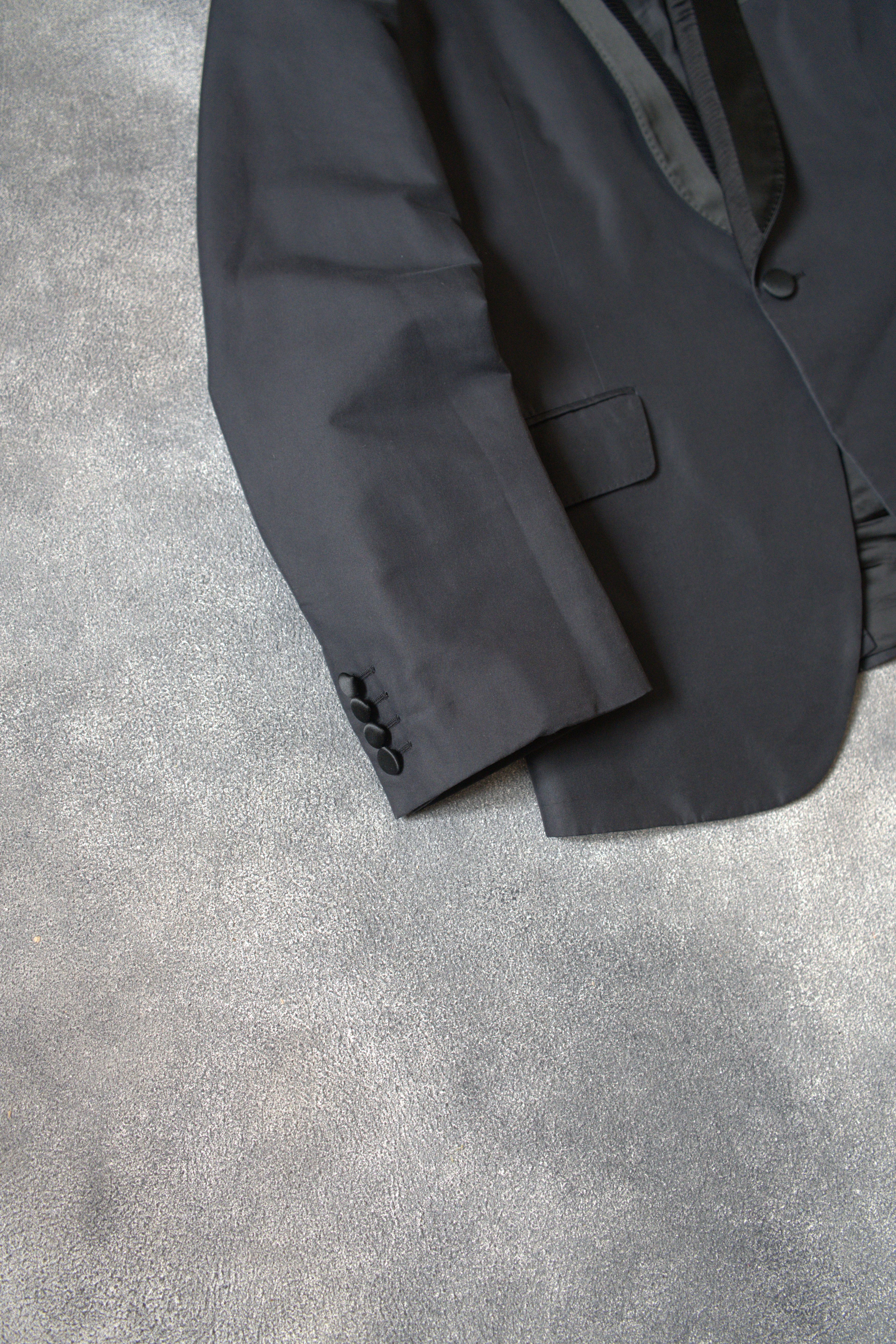 Alexander McQueen S/S 2007 Alexander McQueen RUNWAY Satin Detail Suit Size 52R - 6 Thumbnail