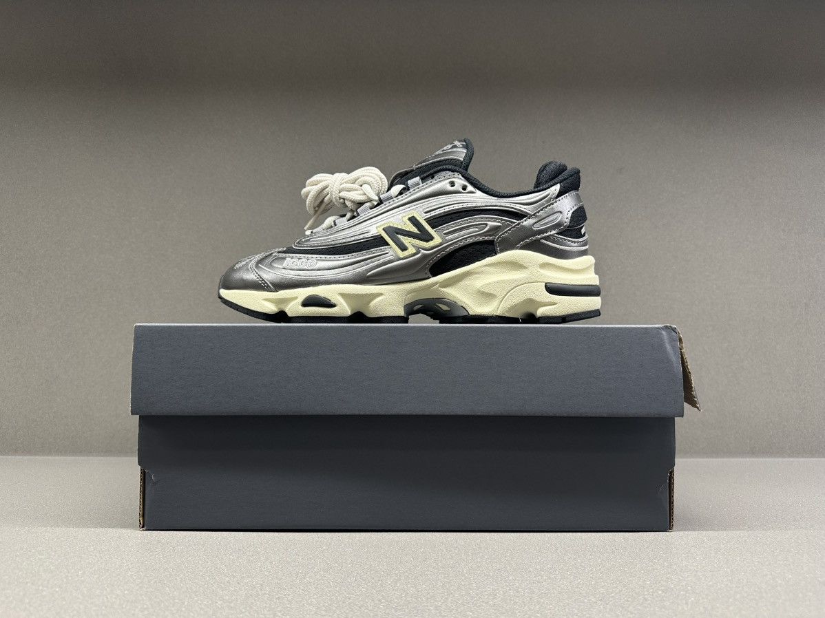 New Balance New Balance 1000 Silver Metallic Size US 6.5 / EU 39-40 - 2 Thumbnail