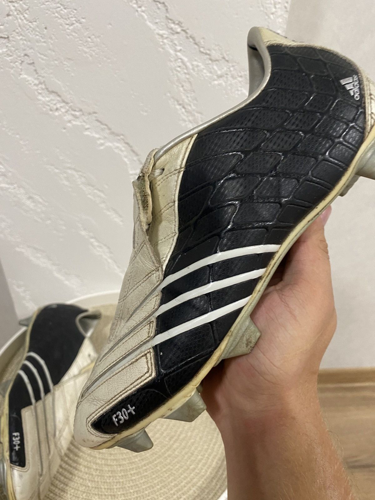 Adidas Rare Vintage Adidas F30 TRX Spider Soccer Cleats Size: 42 Size US 9 / EU 42 - 4 Thumbnail