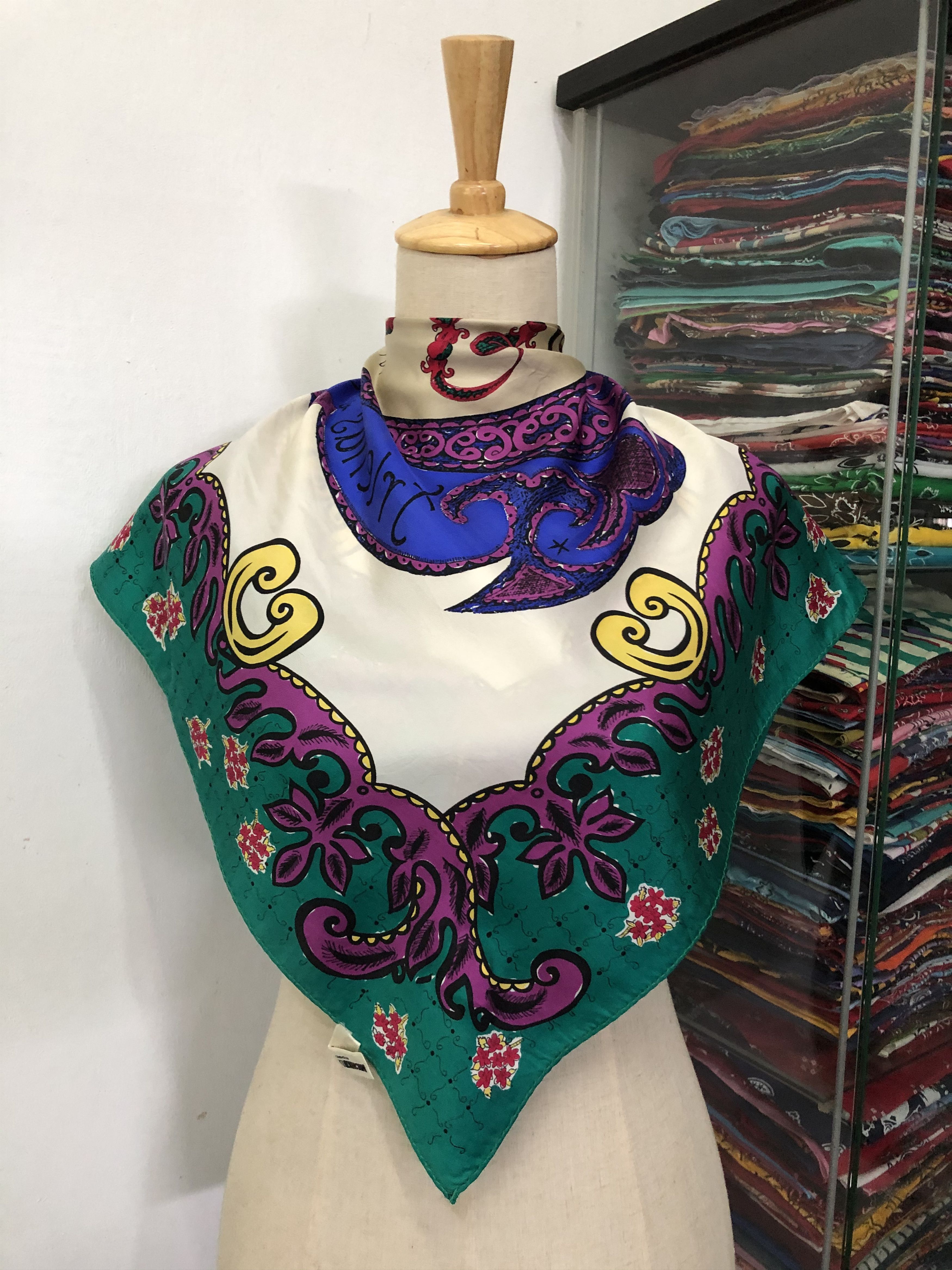 Michiko Koshino London × Vintage Vintage Michiko Koshino London Silk Scarf Size ONE SIZE - 1 Thumbnail
