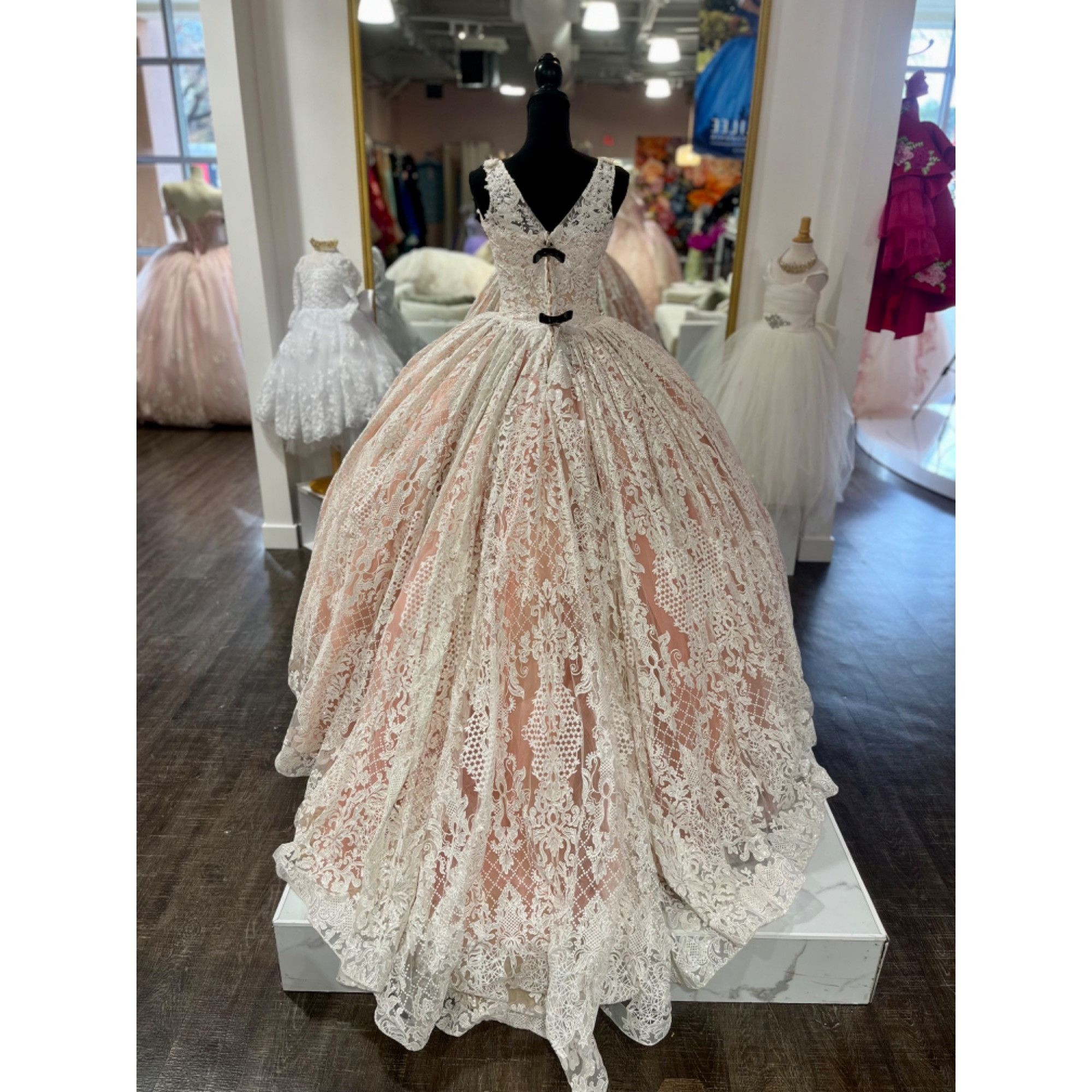 Other V-neckline with detachable sleeves, lace appliques bodice, g Size XL / US 12-14 / IT 48-50 - 7 Thumbnail