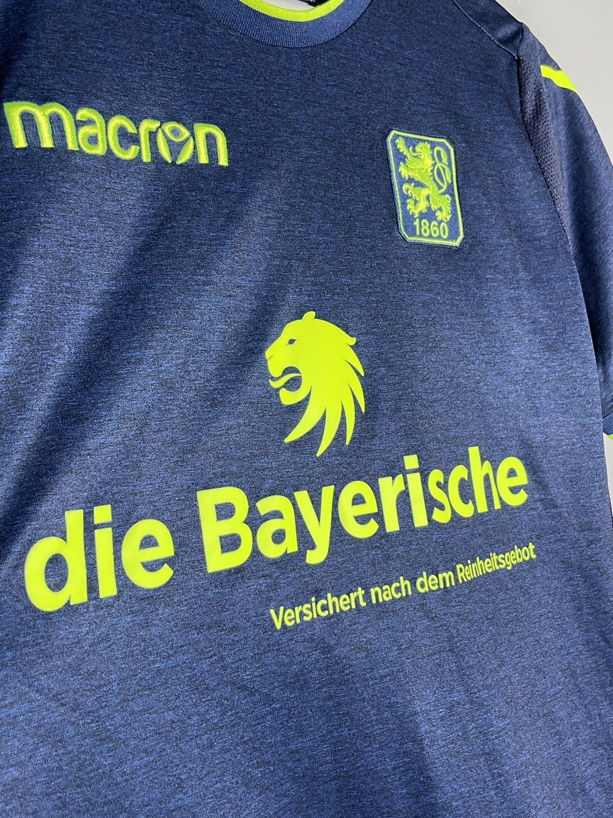 Macron TSV 1860 München Hummel 2018/19 Away Y2k Football Shirt Size US S / EU 44-46 / 1 - 6 Thumbnail